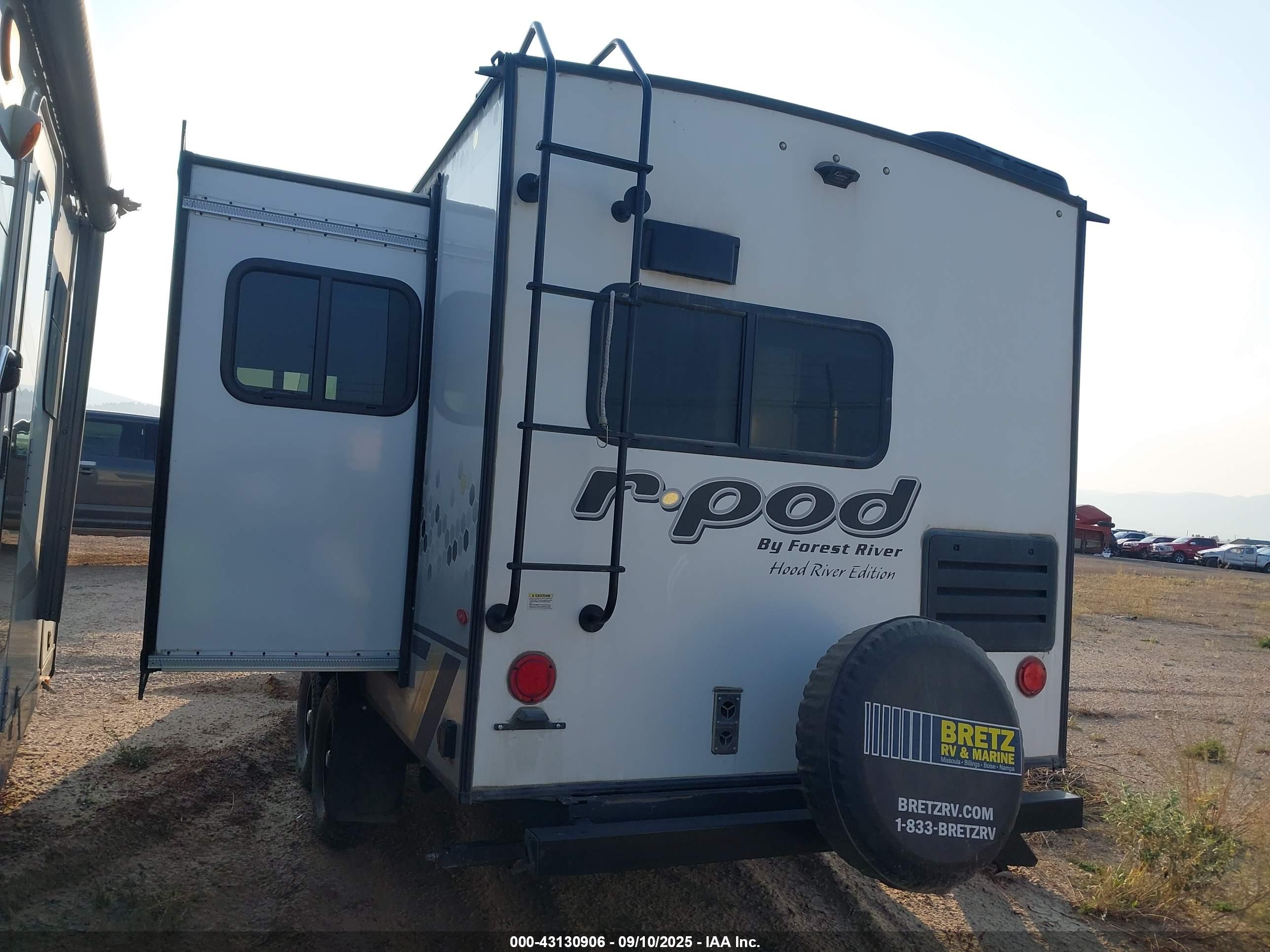 R-POD TRAVEL image 3