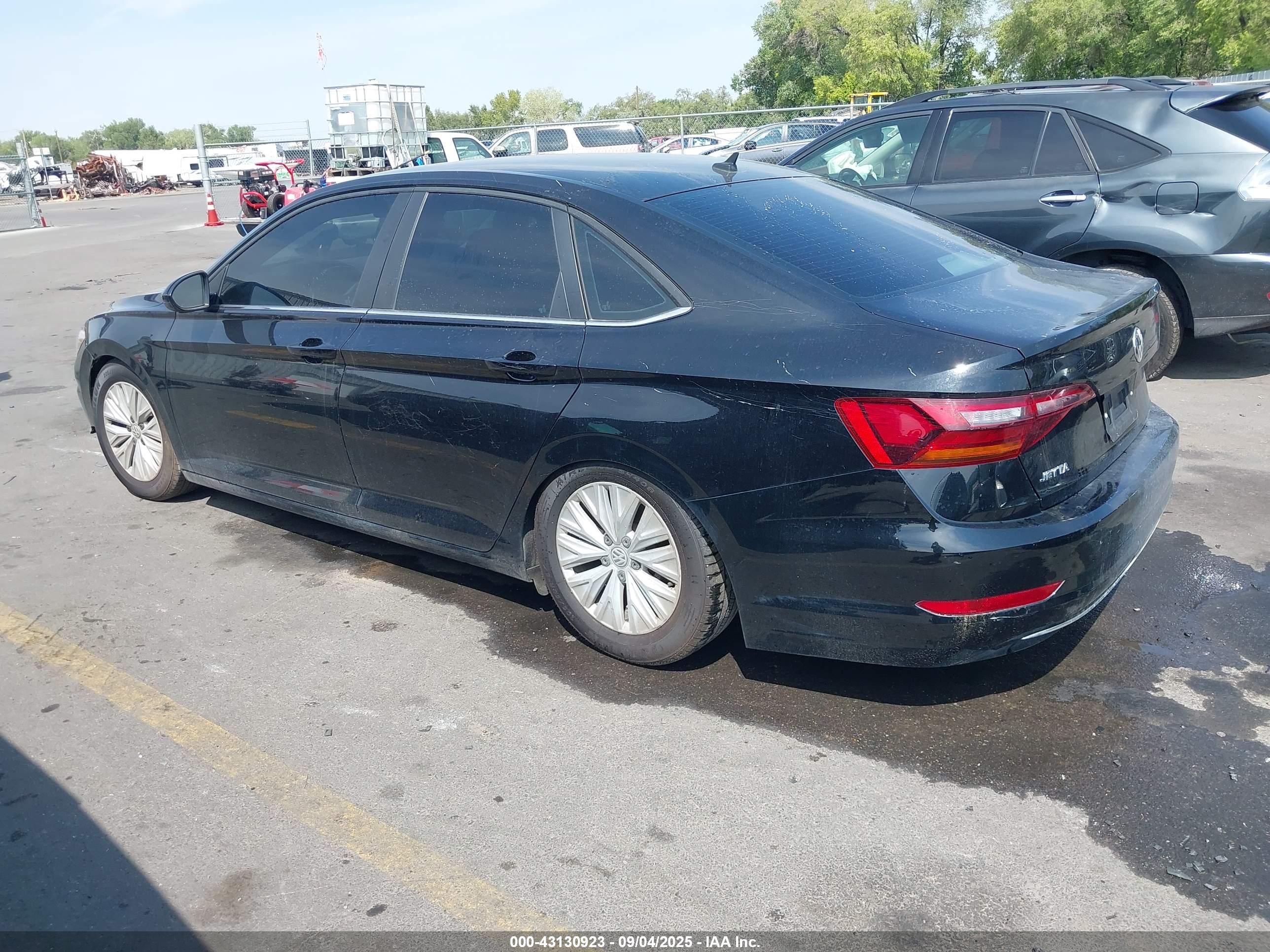 VOLKSWAGEN JETTA image 3