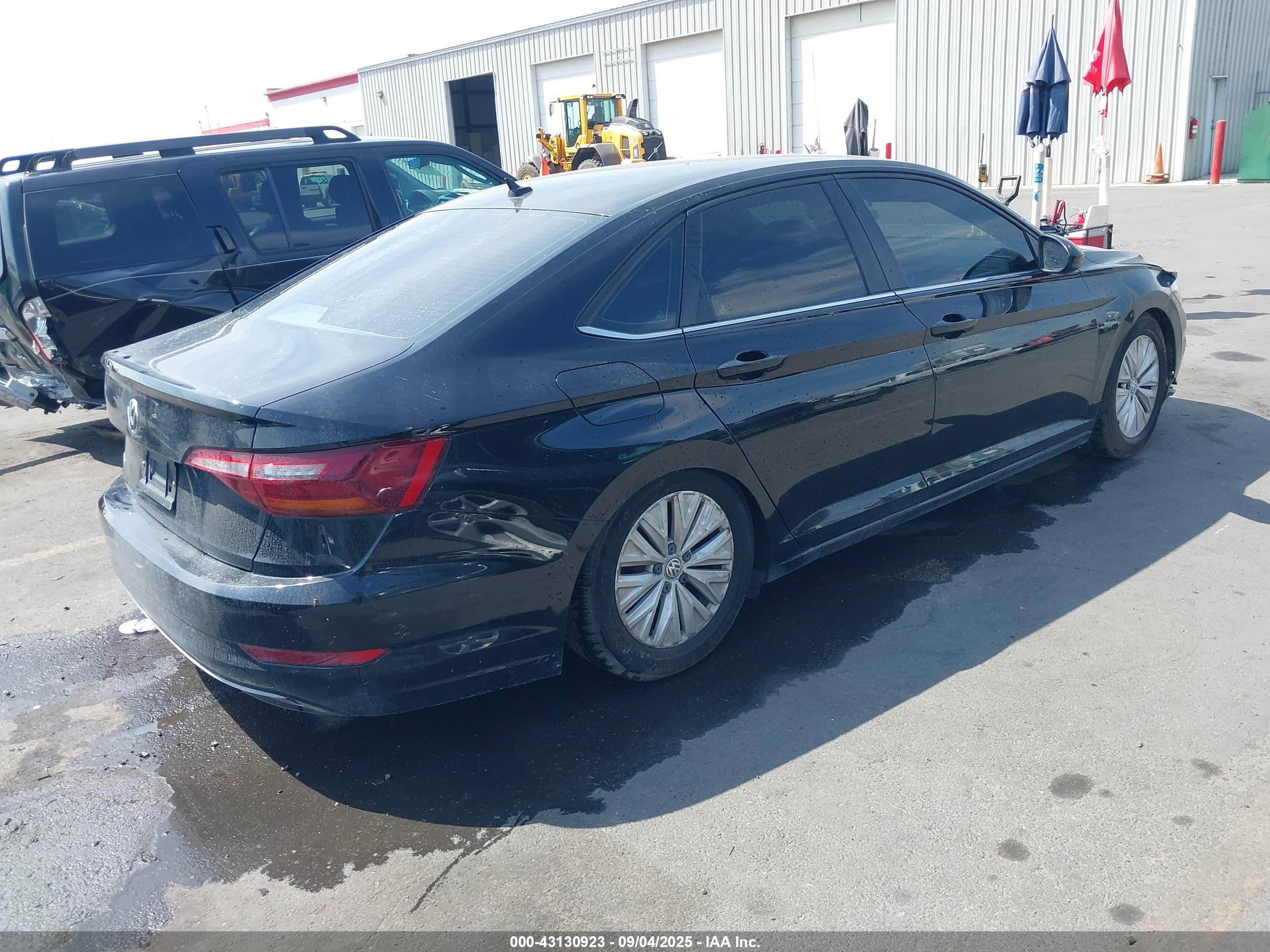 VOLKSWAGEN JETTA image 4