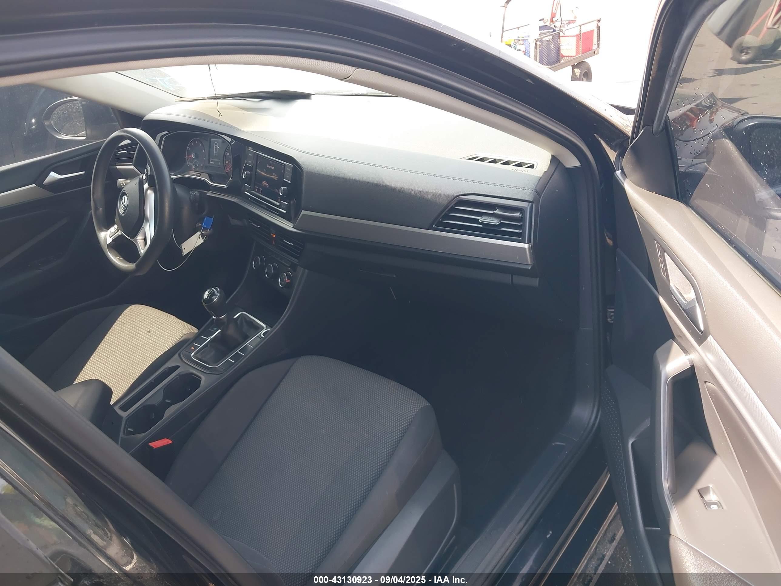 VOLKSWAGEN JETTA image 5