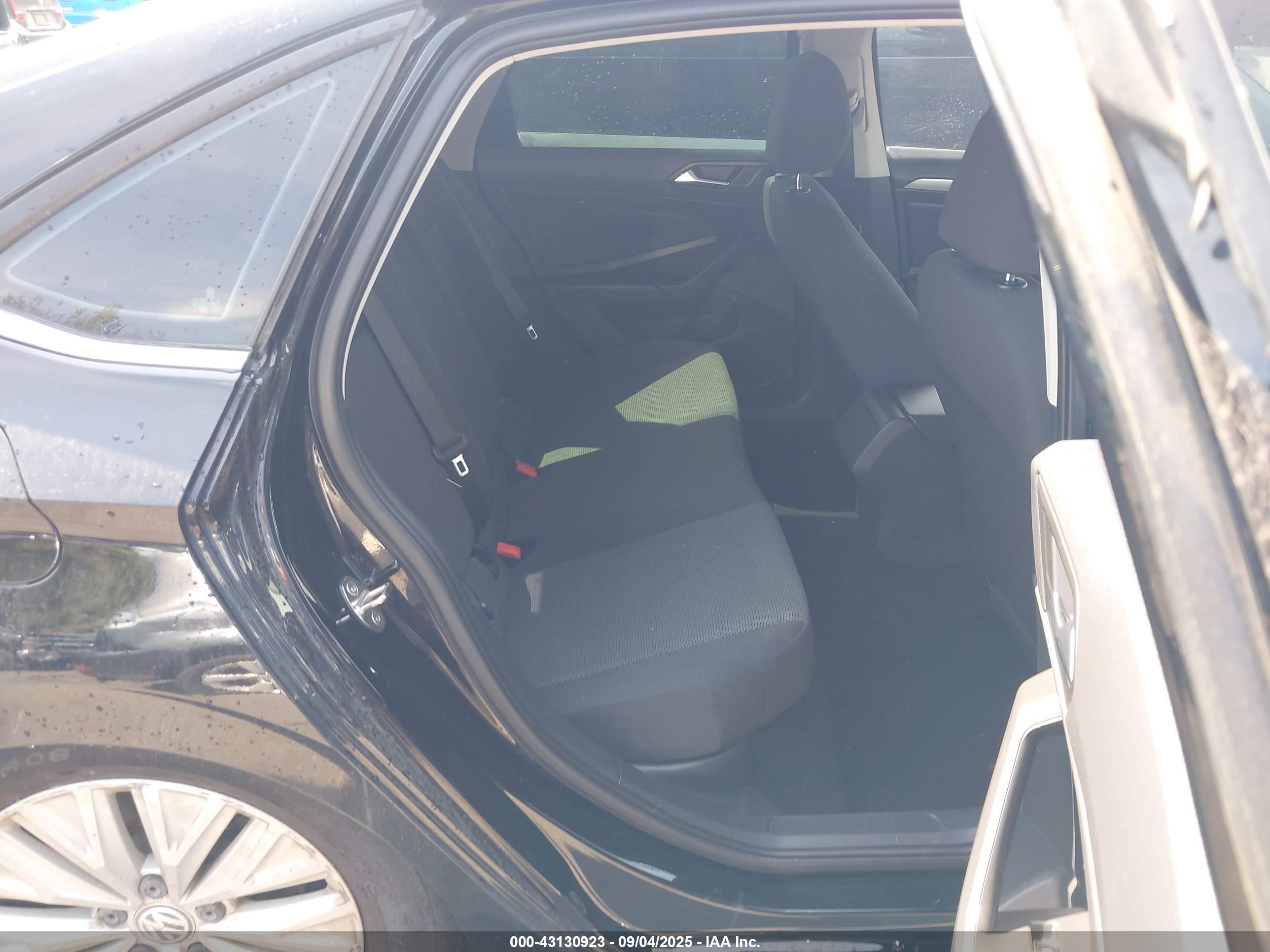 VOLKSWAGEN JETTA image 8