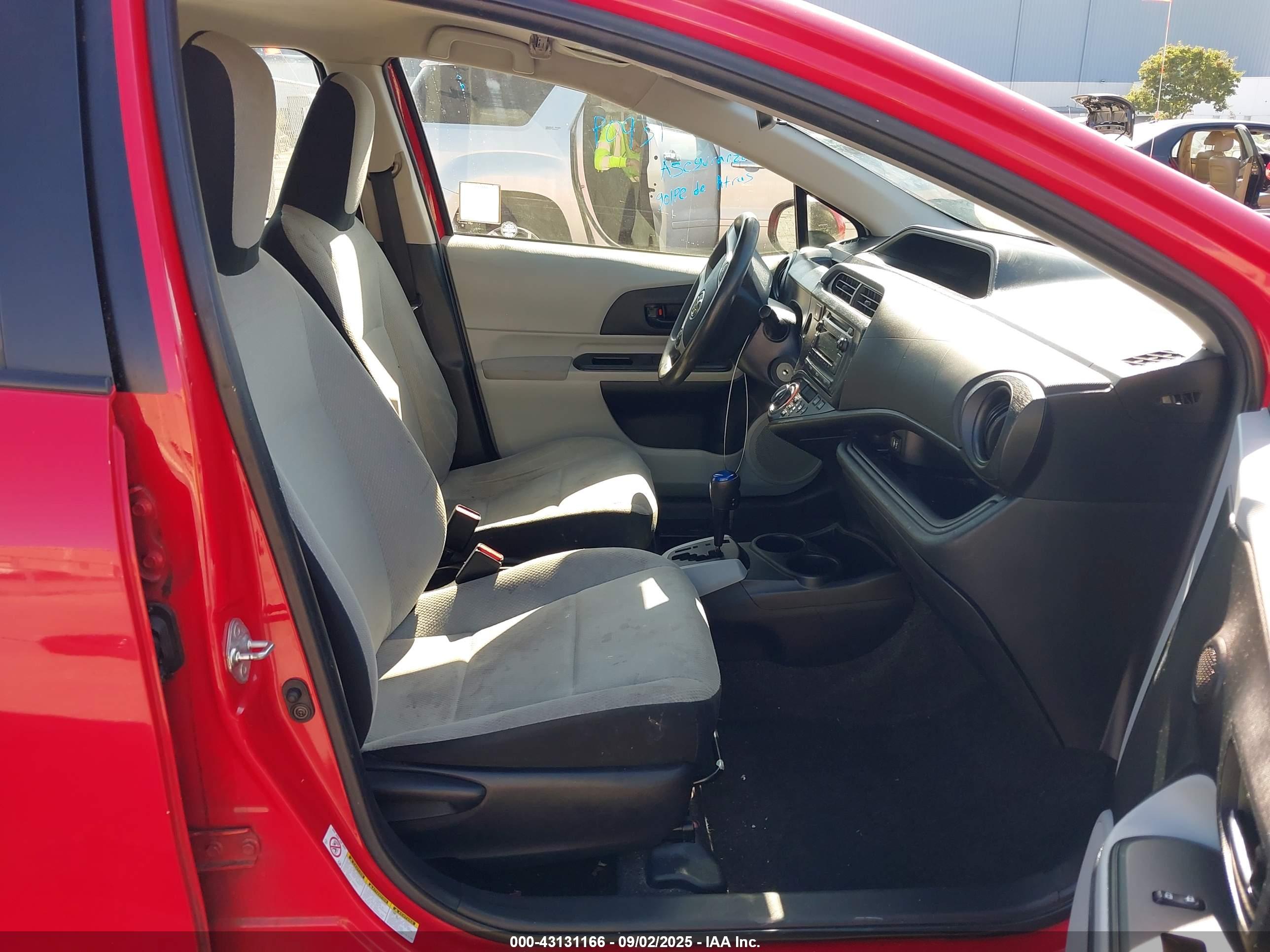 TOYOTA PRIUS image 5