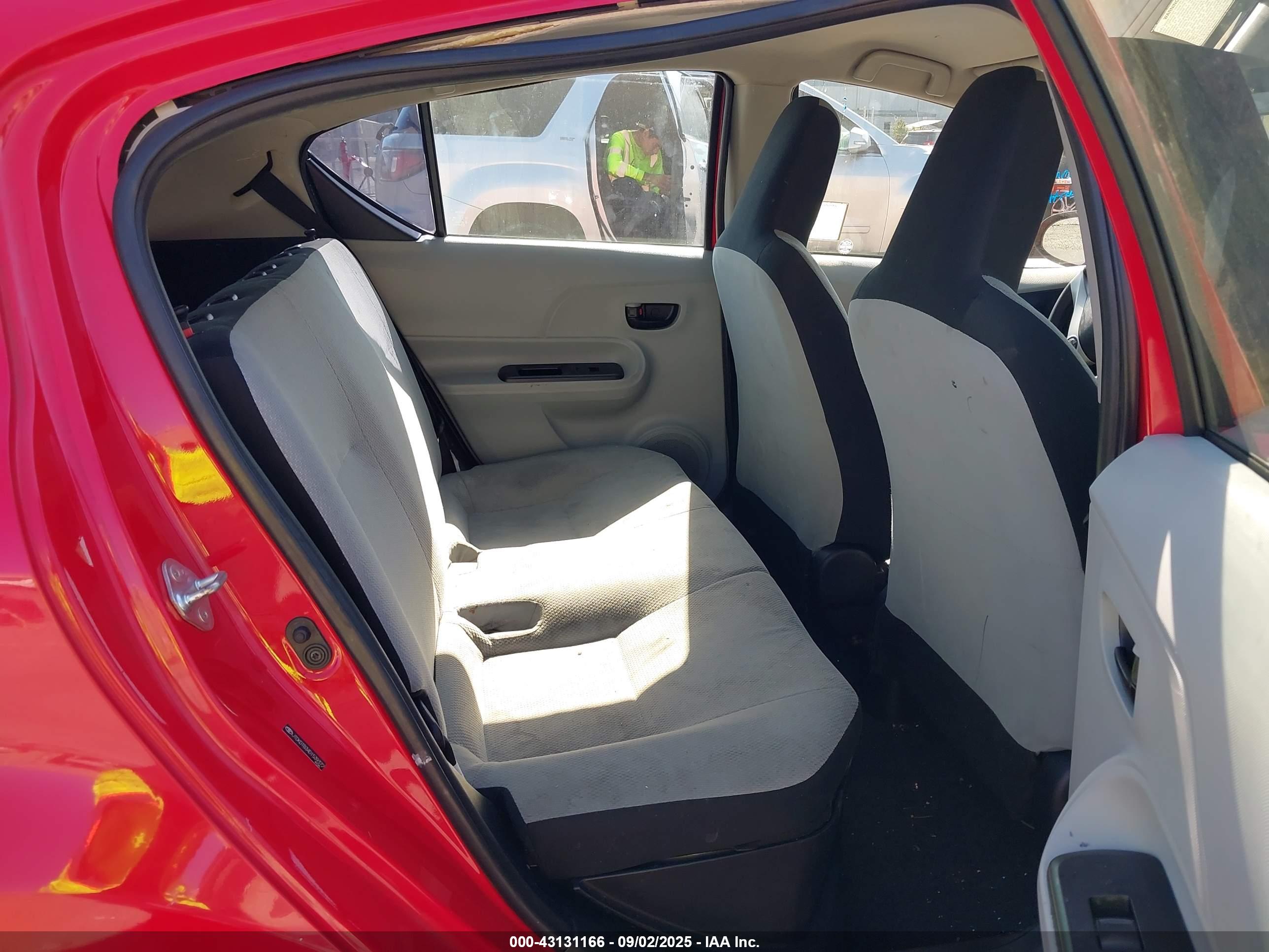 TOYOTA PRIUS image 8