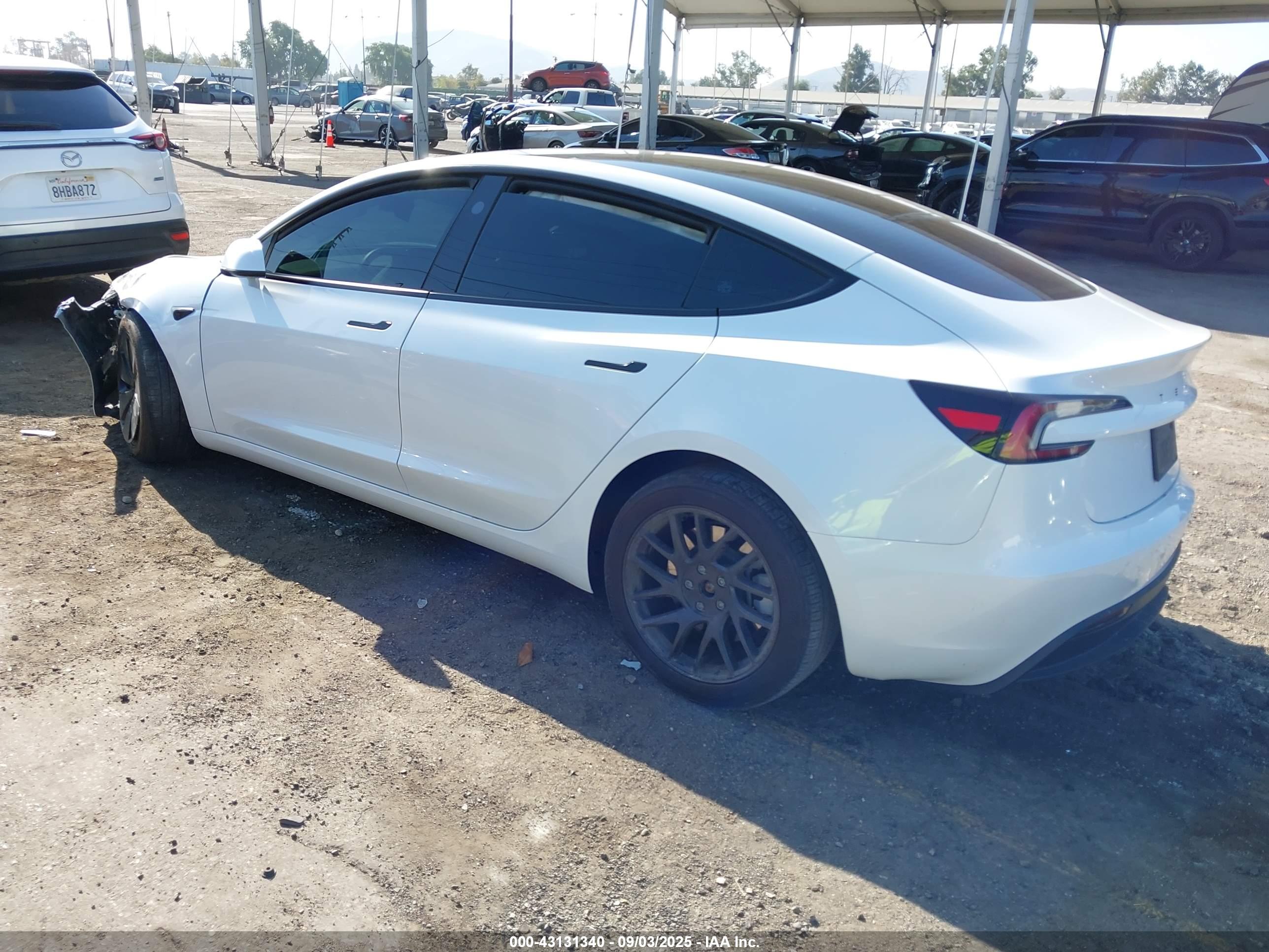 TESLA MODEL image 3