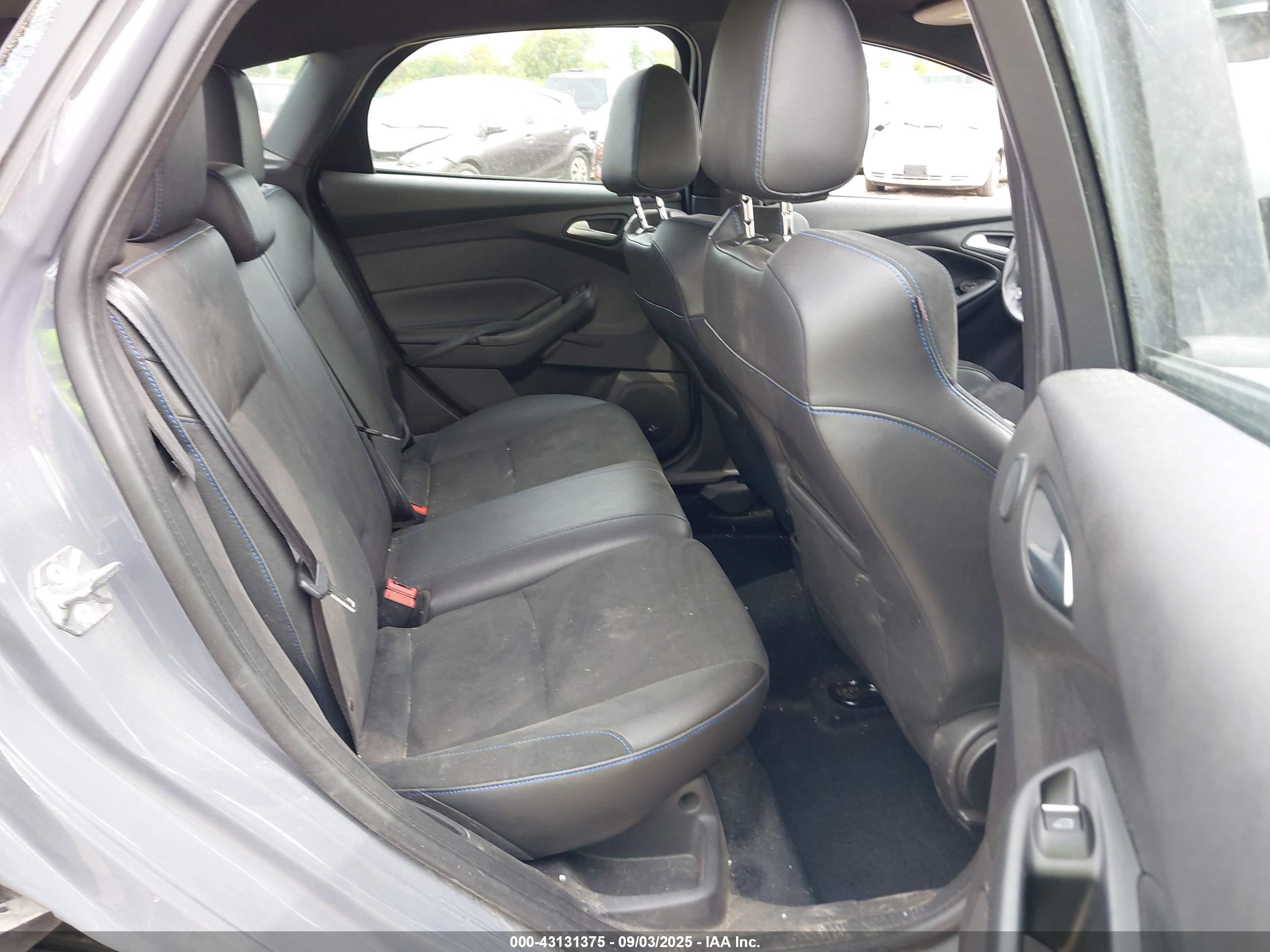 FORD FOCUS image 8