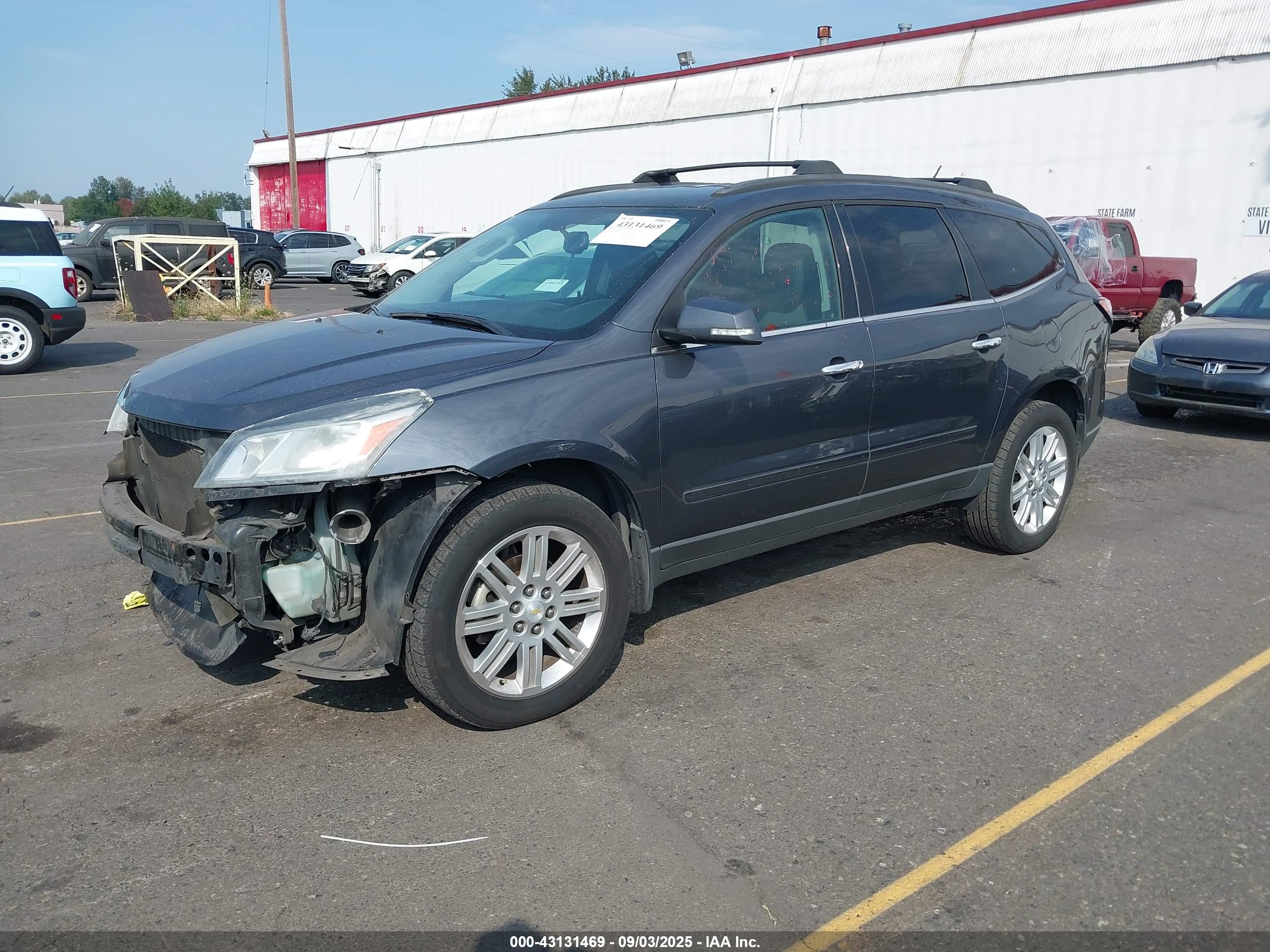 CHEVROLET TRAVERSE image 2