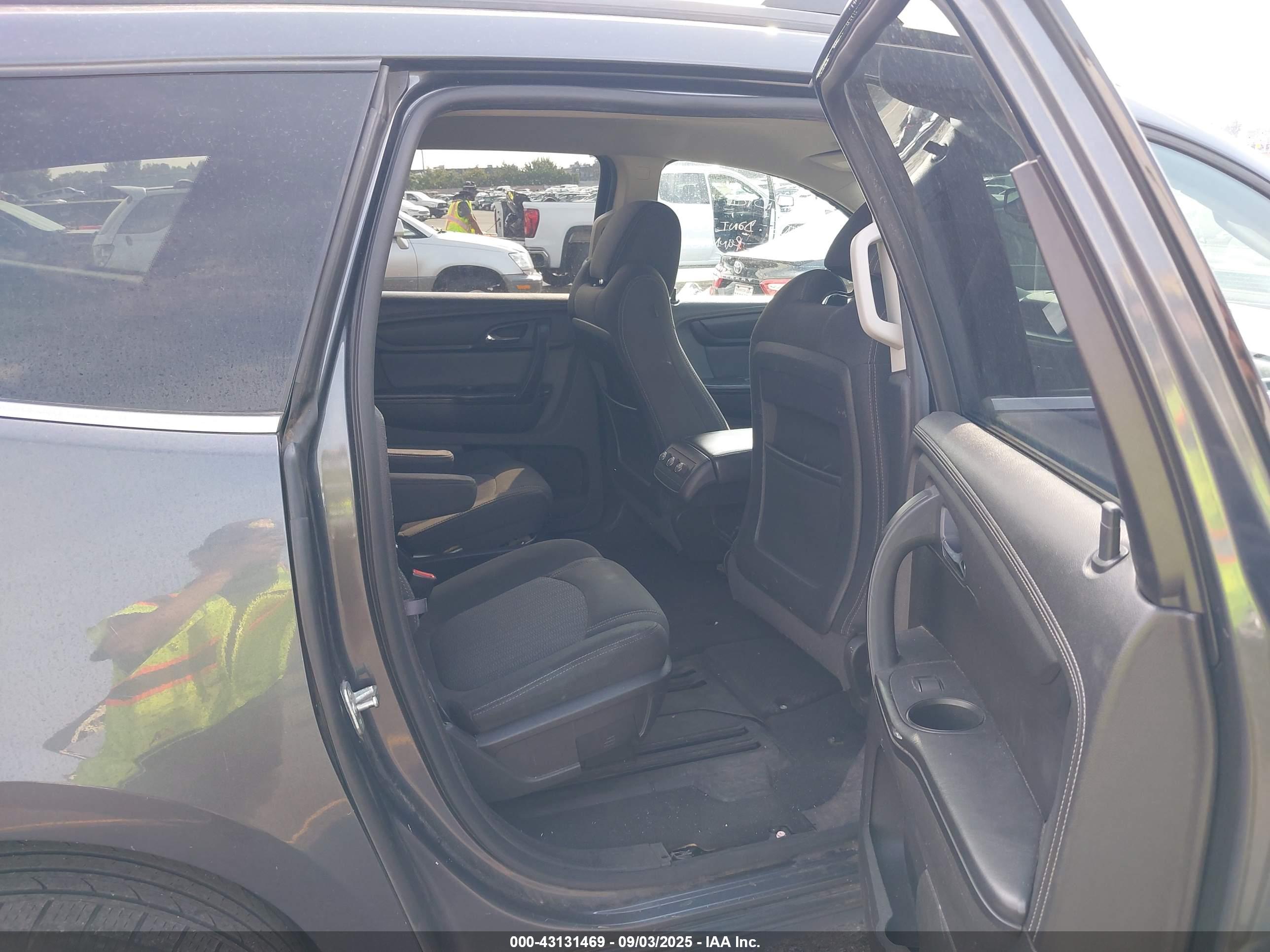 CHEVROLET TRAVERSE image 8