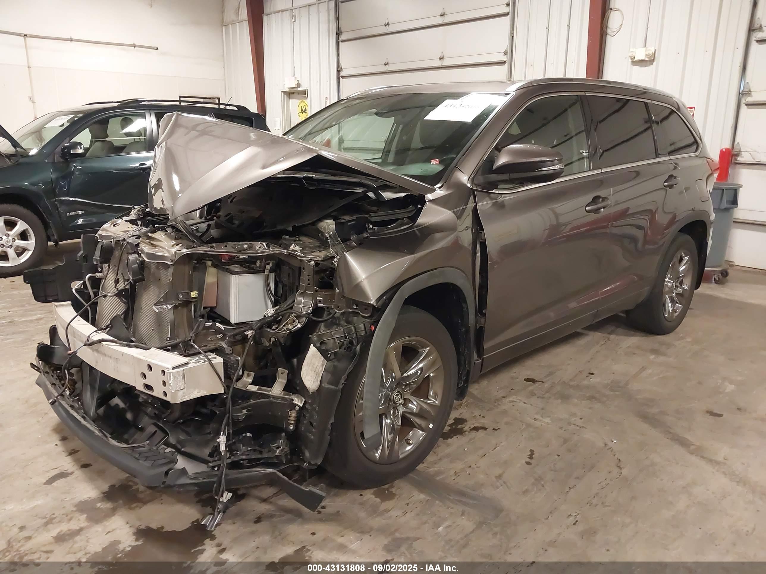 TOYOTA HIGHLANDER image 2
