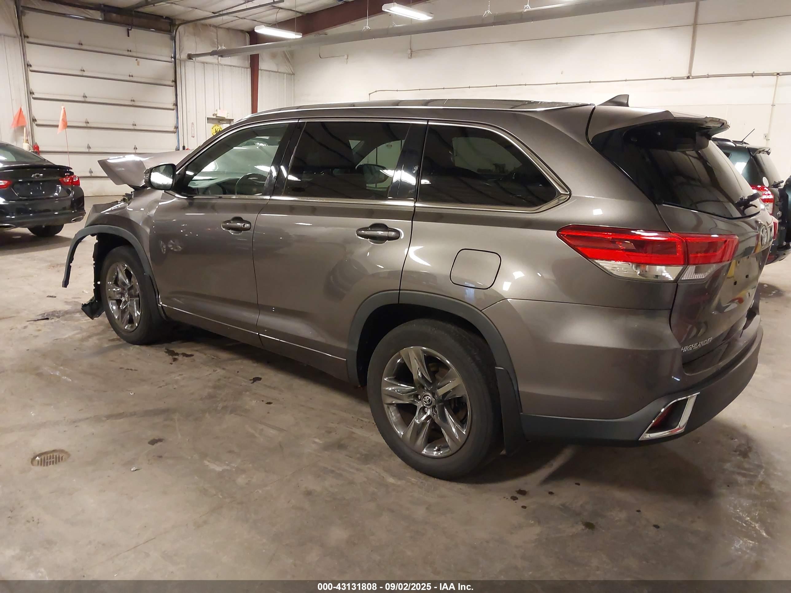 TOYOTA HIGHLANDER image 3