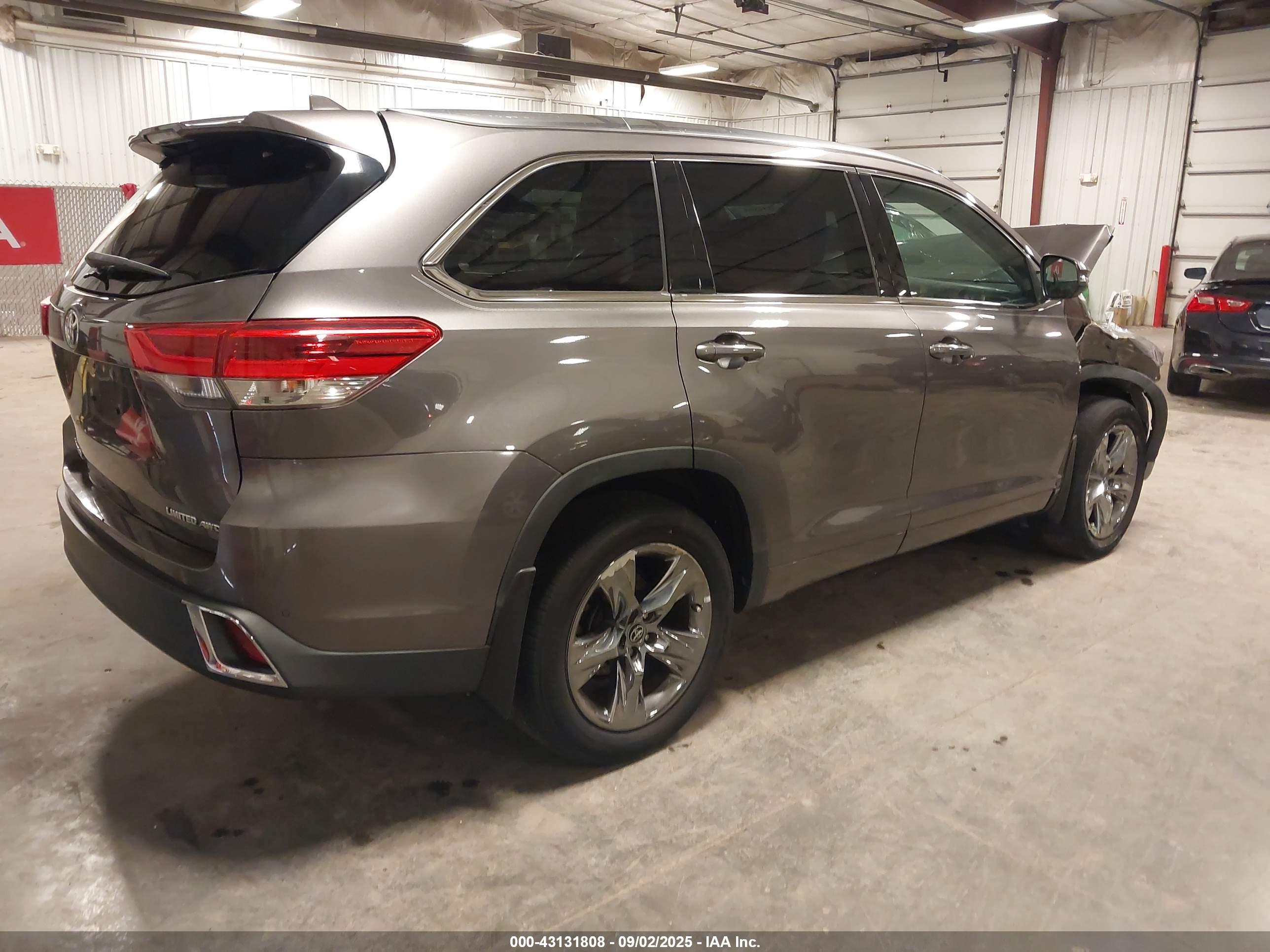 TOYOTA HIGHLANDER image 4