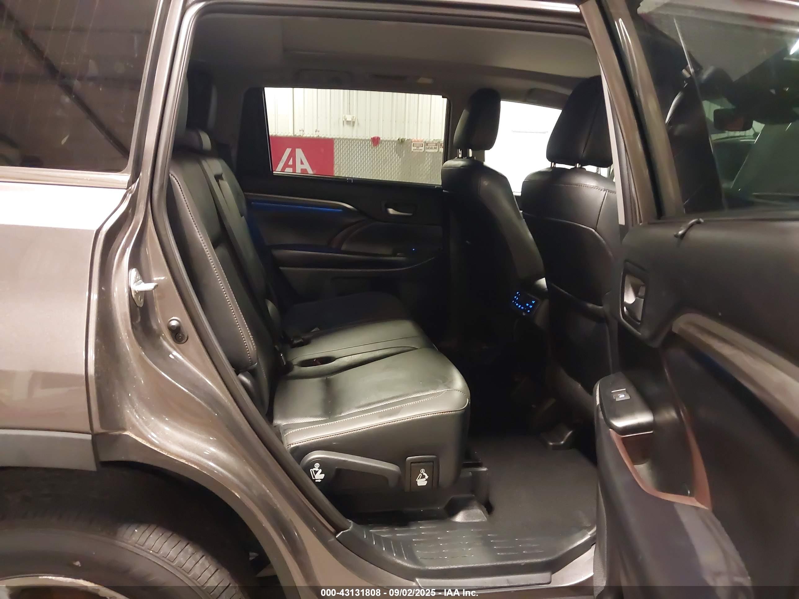 TOYOTA HIGHLANDER image 8