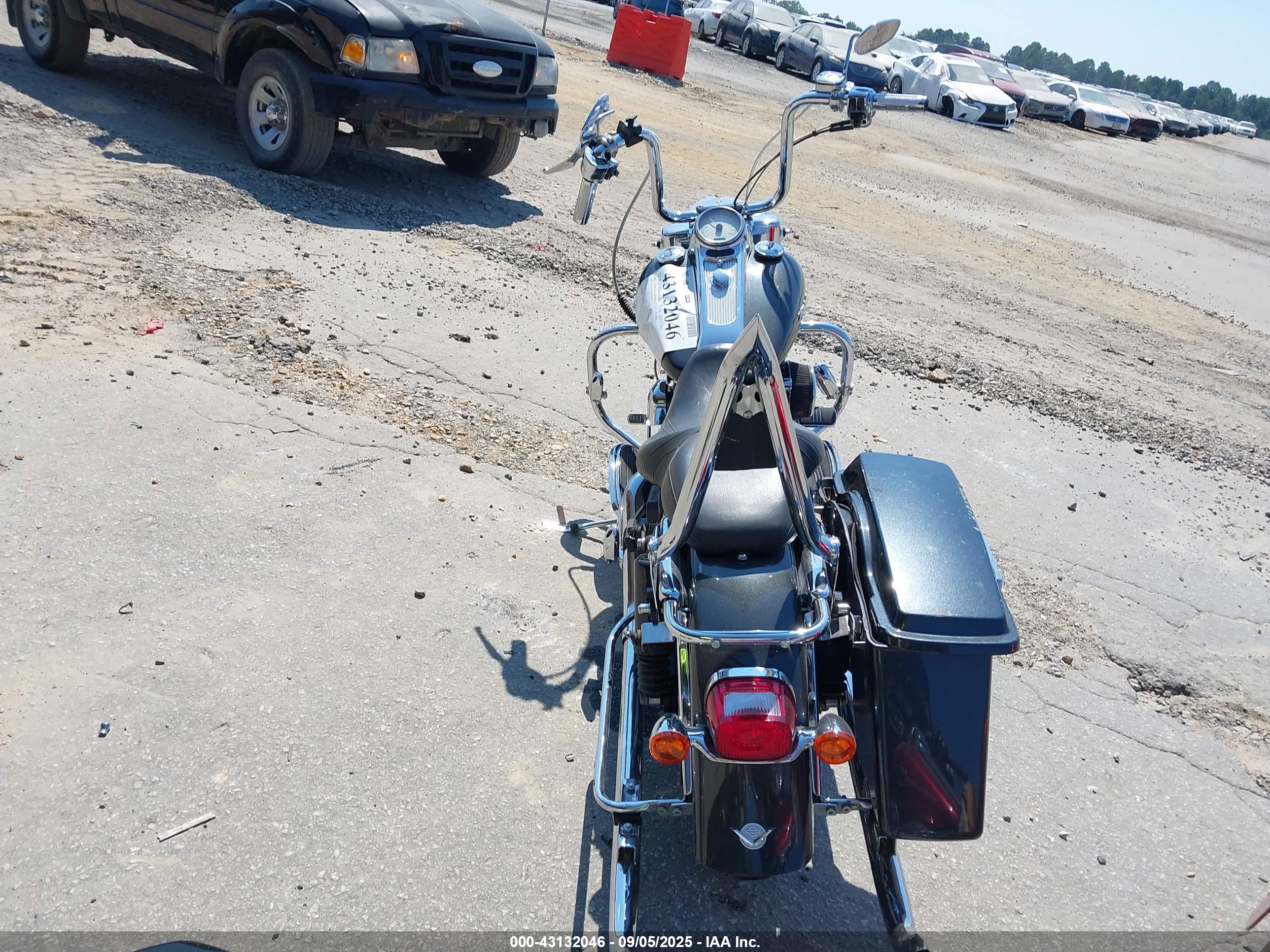 HARLEY-DAVIDSON FLHRS image 6