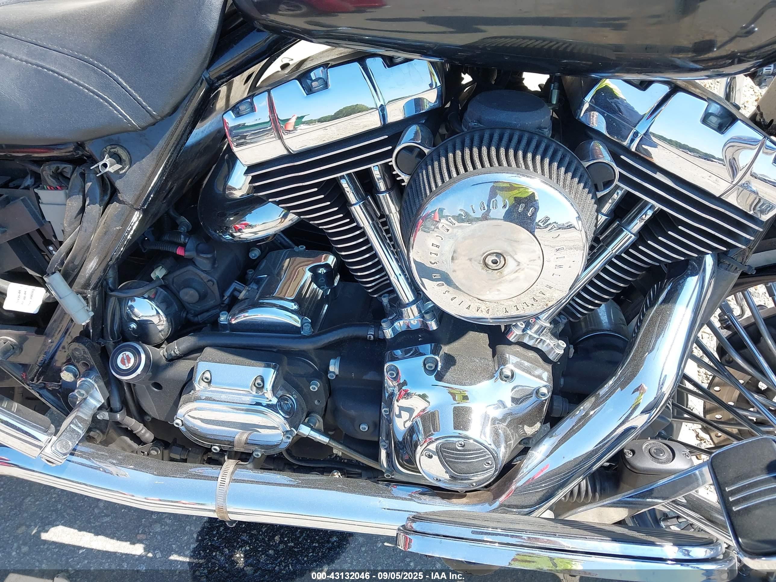 HARLEY-DAVIDSON FLHRS image 8