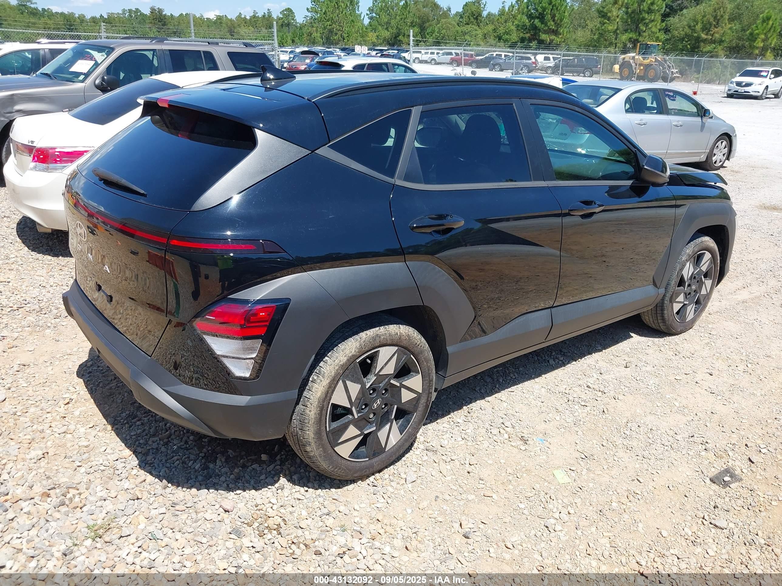 HYUNDAI KONA image 4