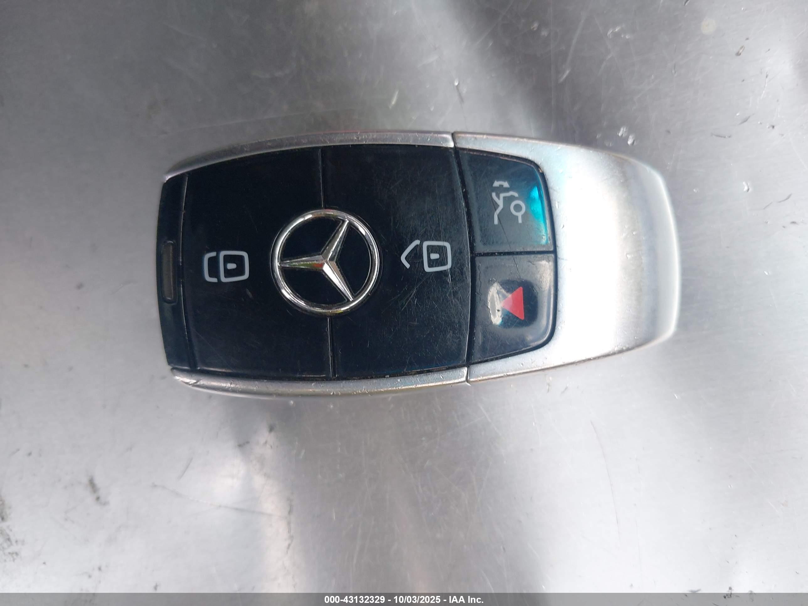 MERCEDES-BENZ E image 11