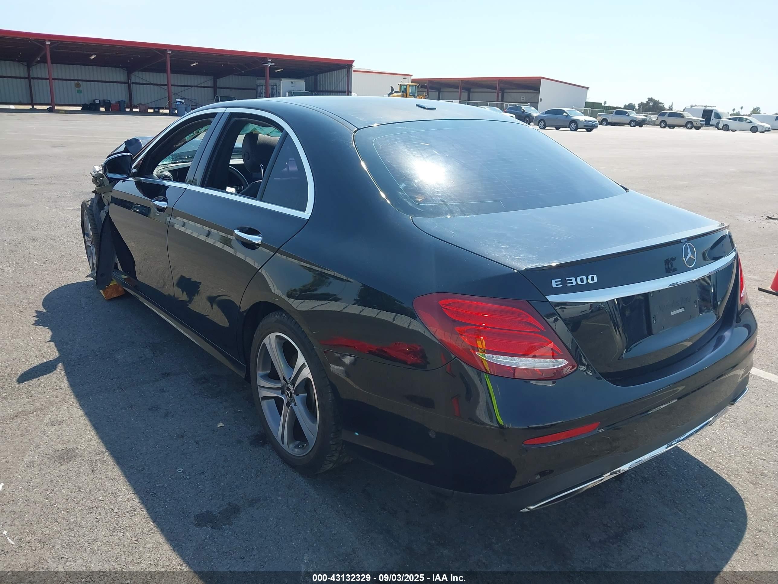 MERCEDES-BENZ E image 3