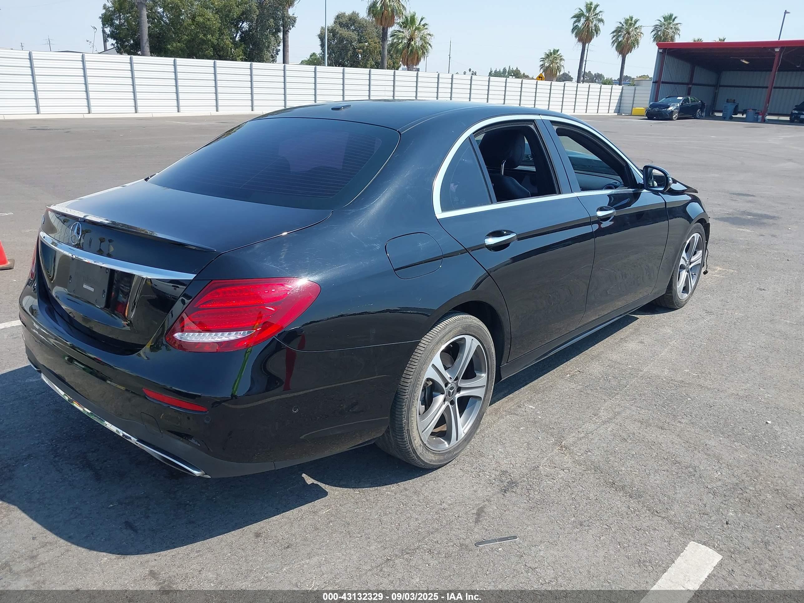 MERCEDES-BENZ E image 4