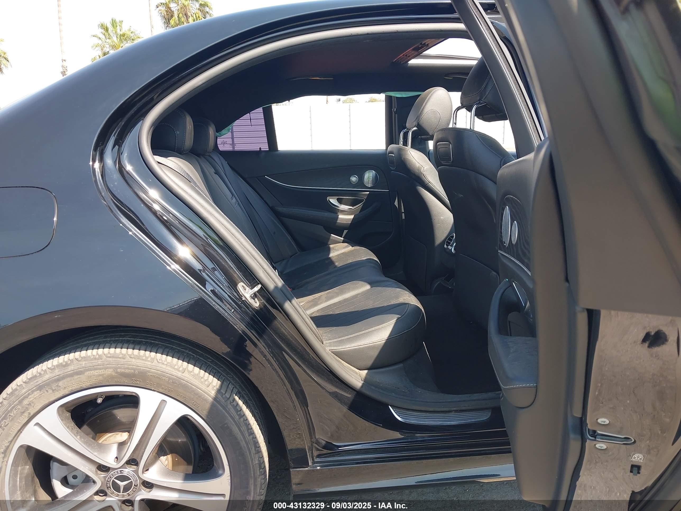 MERCEDES-BENZ E image 8