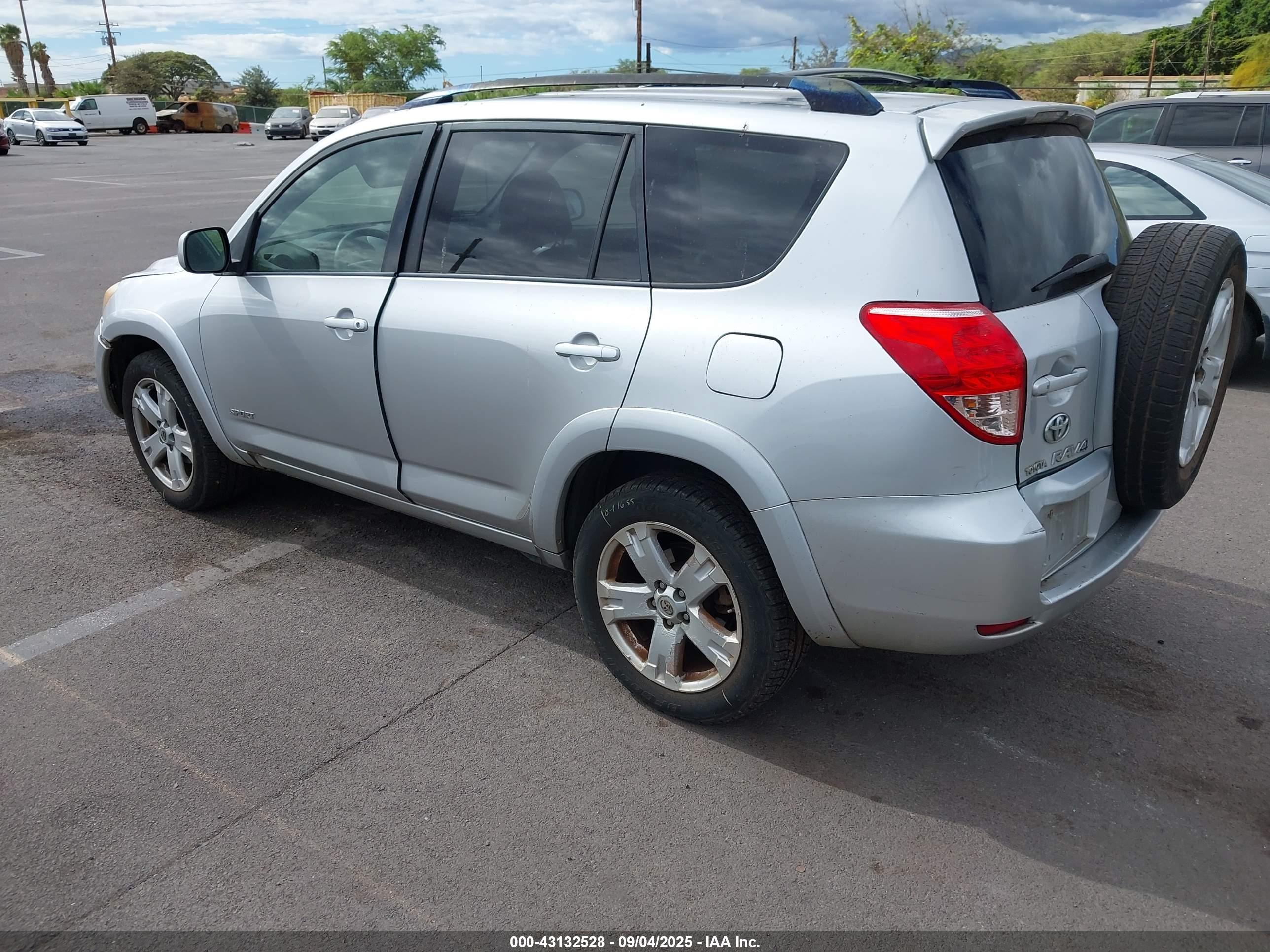 TOYOTA RAV4 image 3