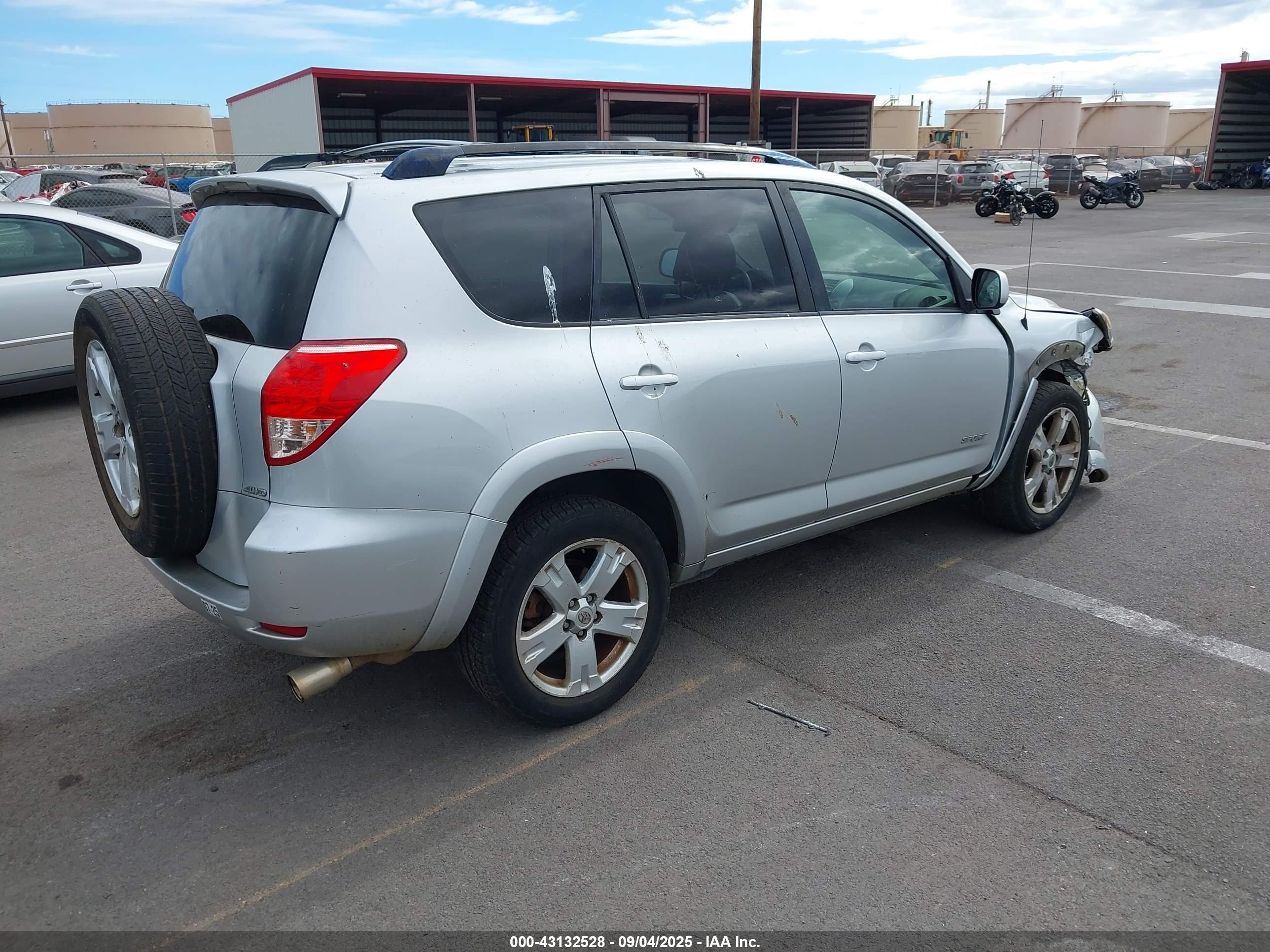 TOYOTA RAV4 image 4