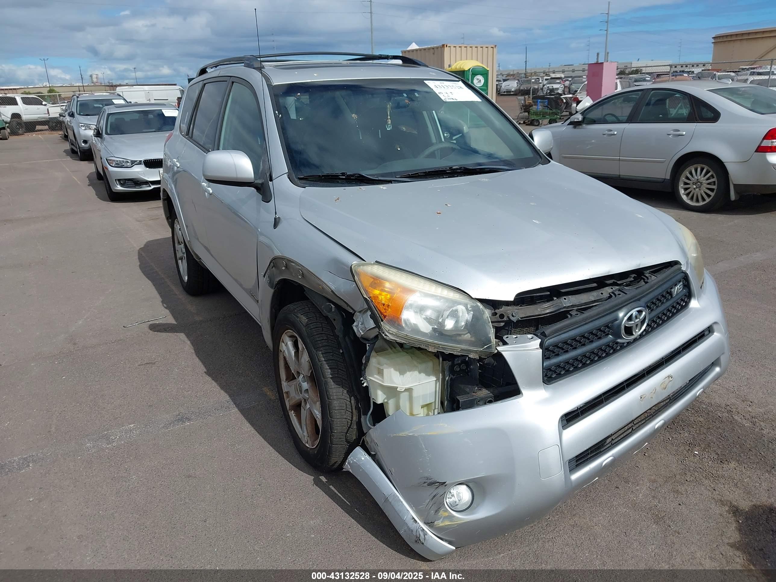 TOYOTA RAV4 image 6