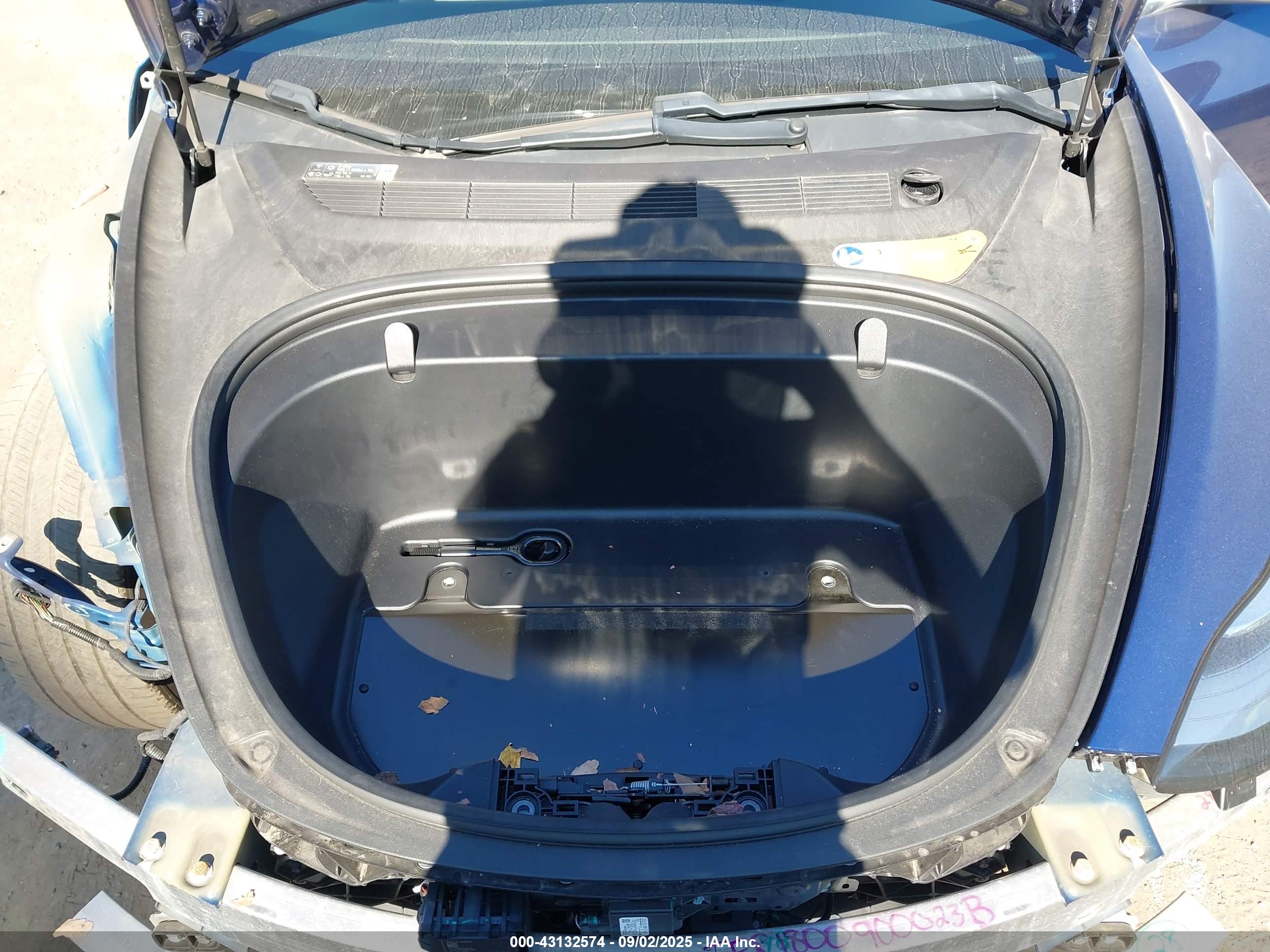 TESLA MODEL image 10