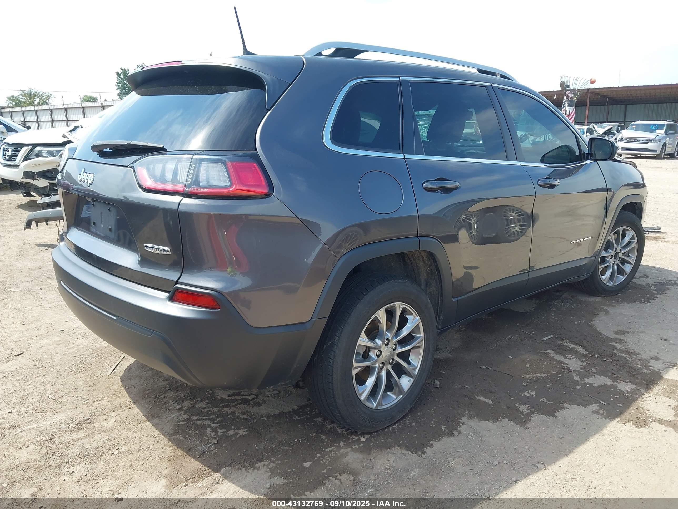 JEEP CHEROKEE image 4