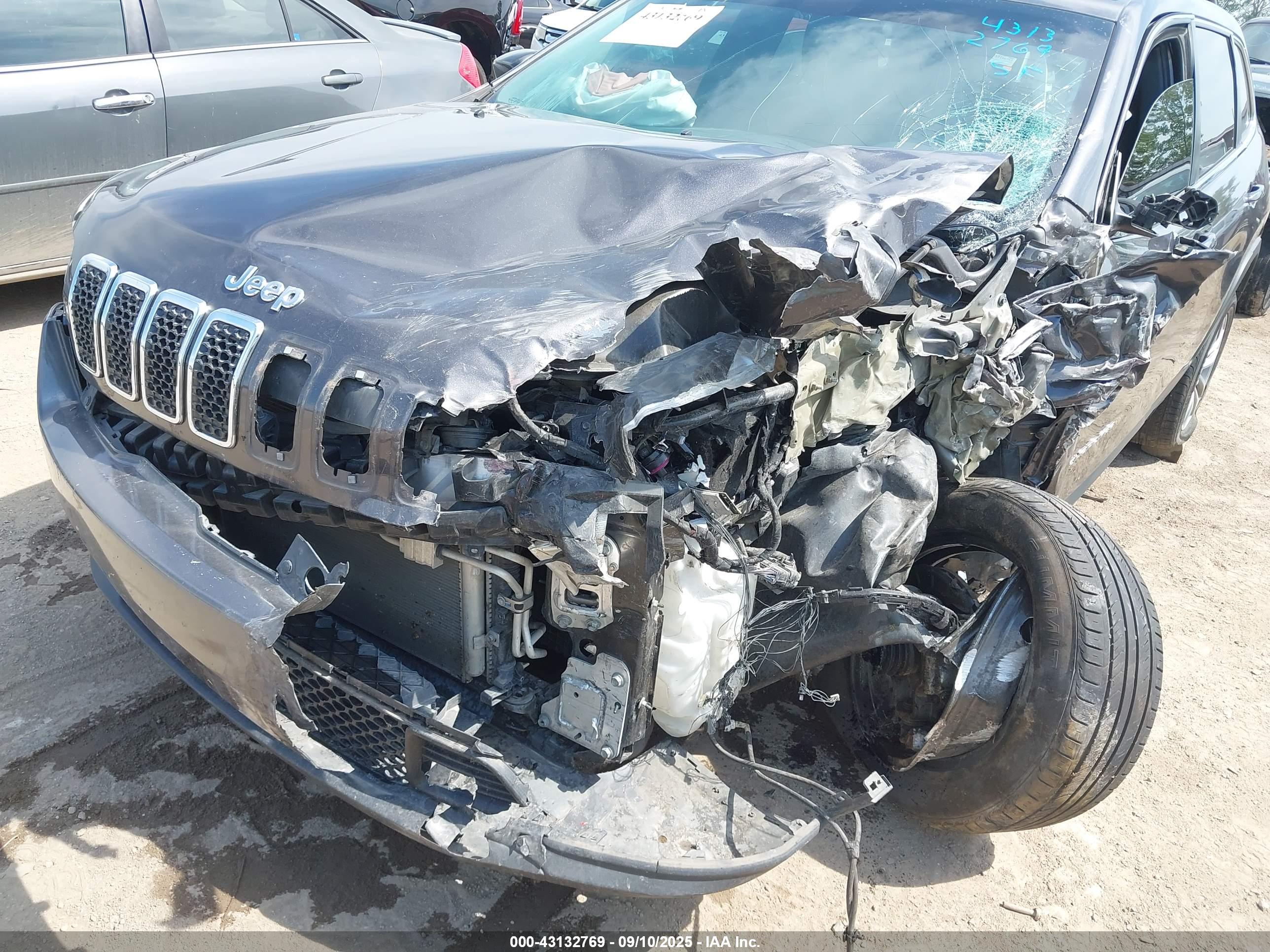 JEEP CHEROKEE image 6