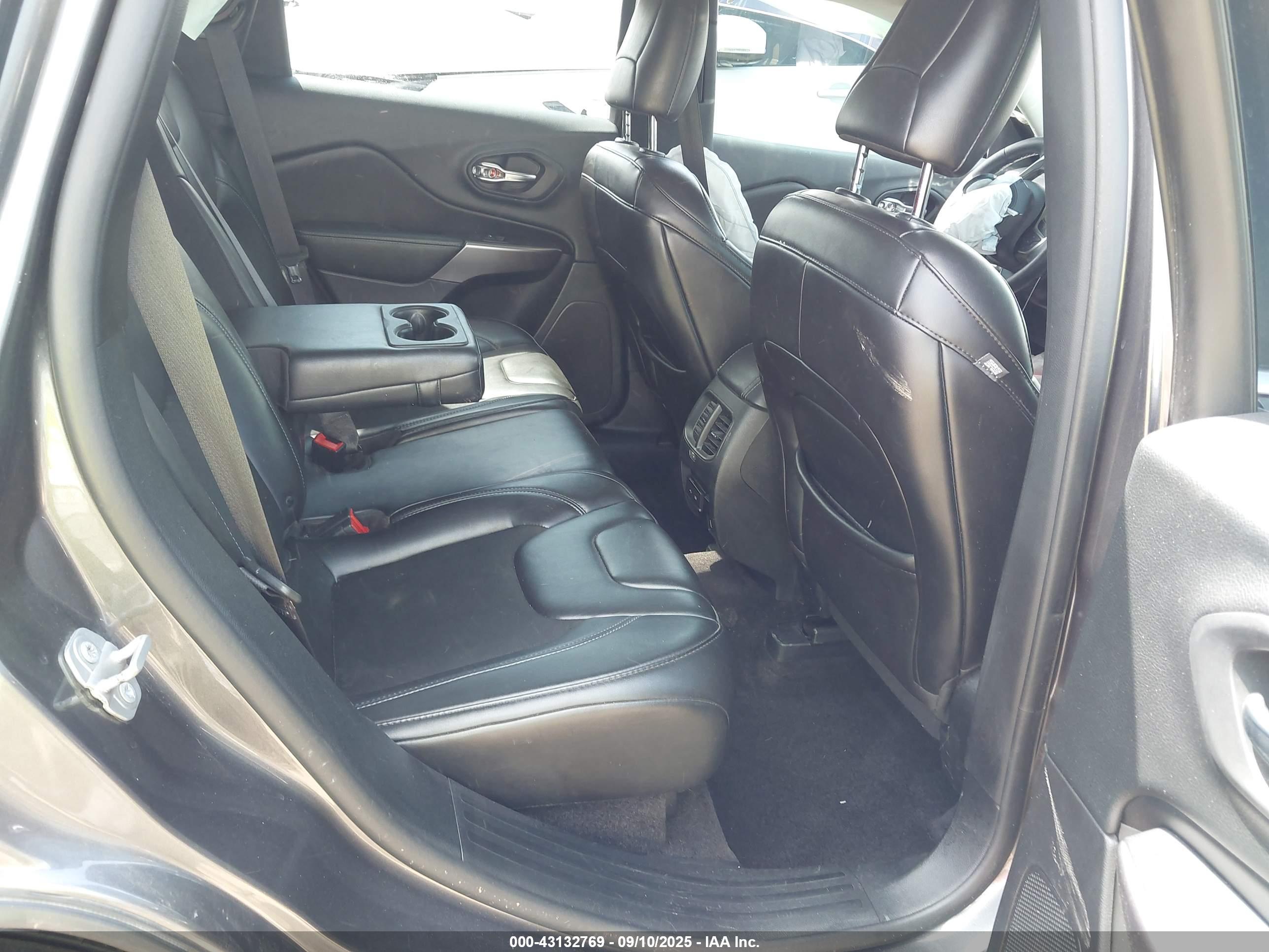 JEEP CHEROKEE image 8