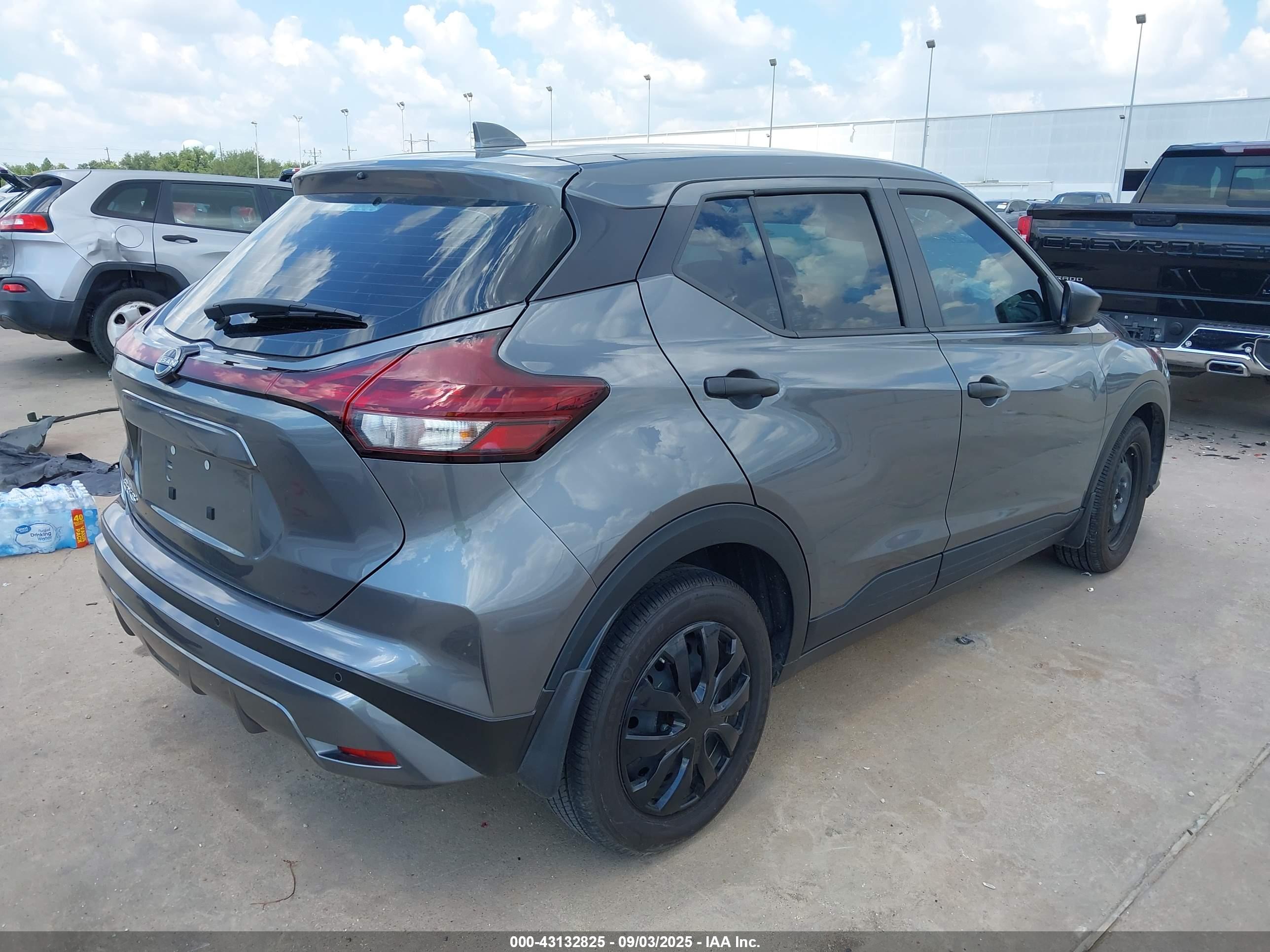 NISSAN KICKS image 4
