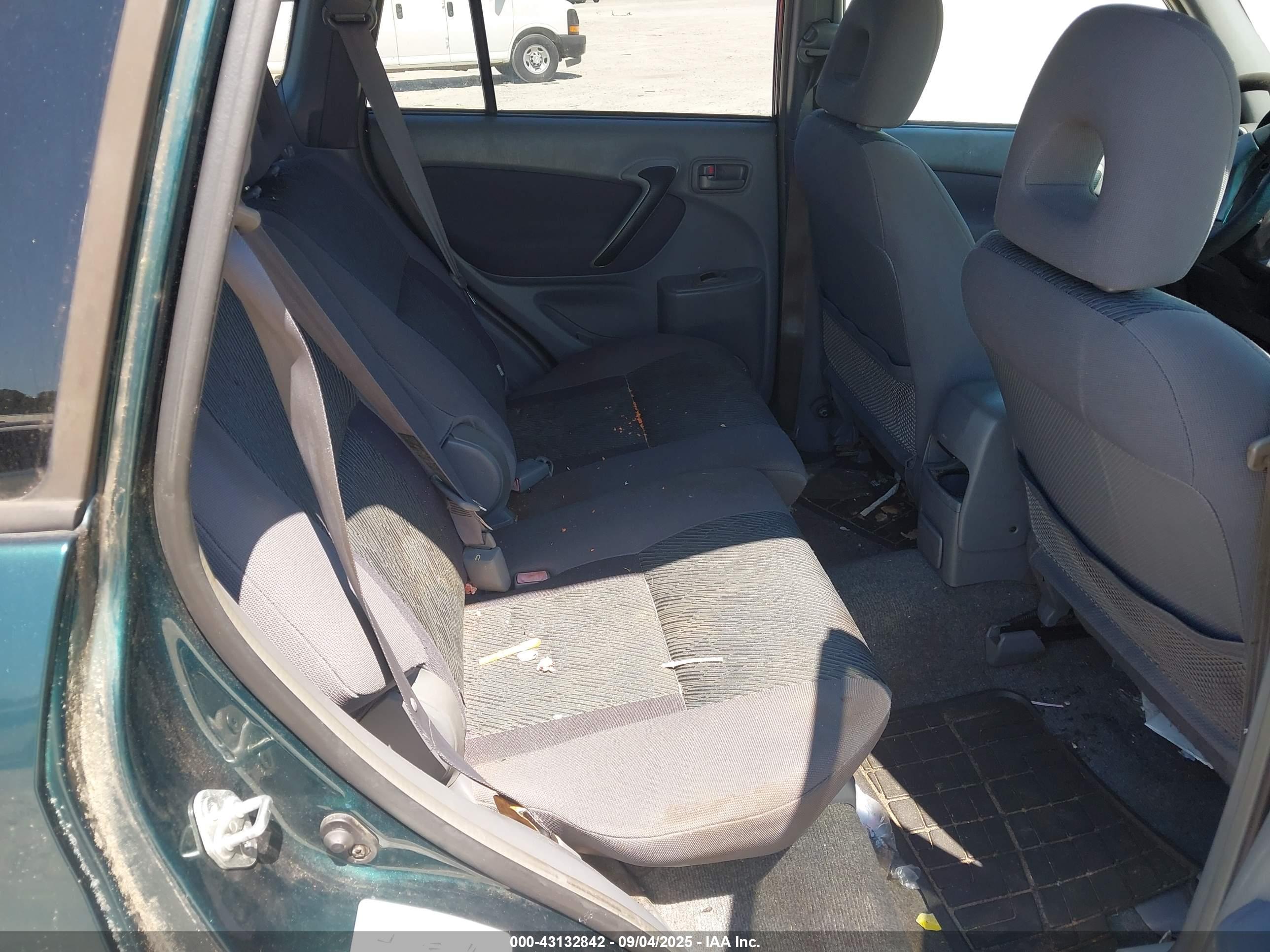 TOYOTA RAV4 image 8
