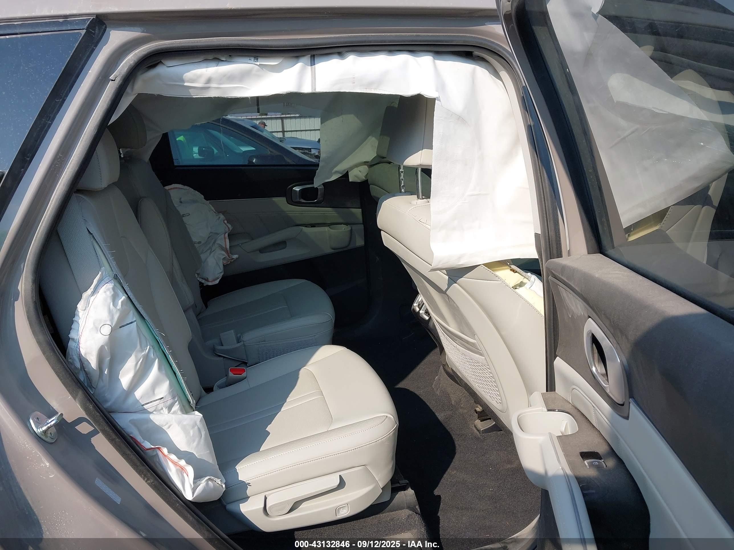 KIA SORENTO image 8