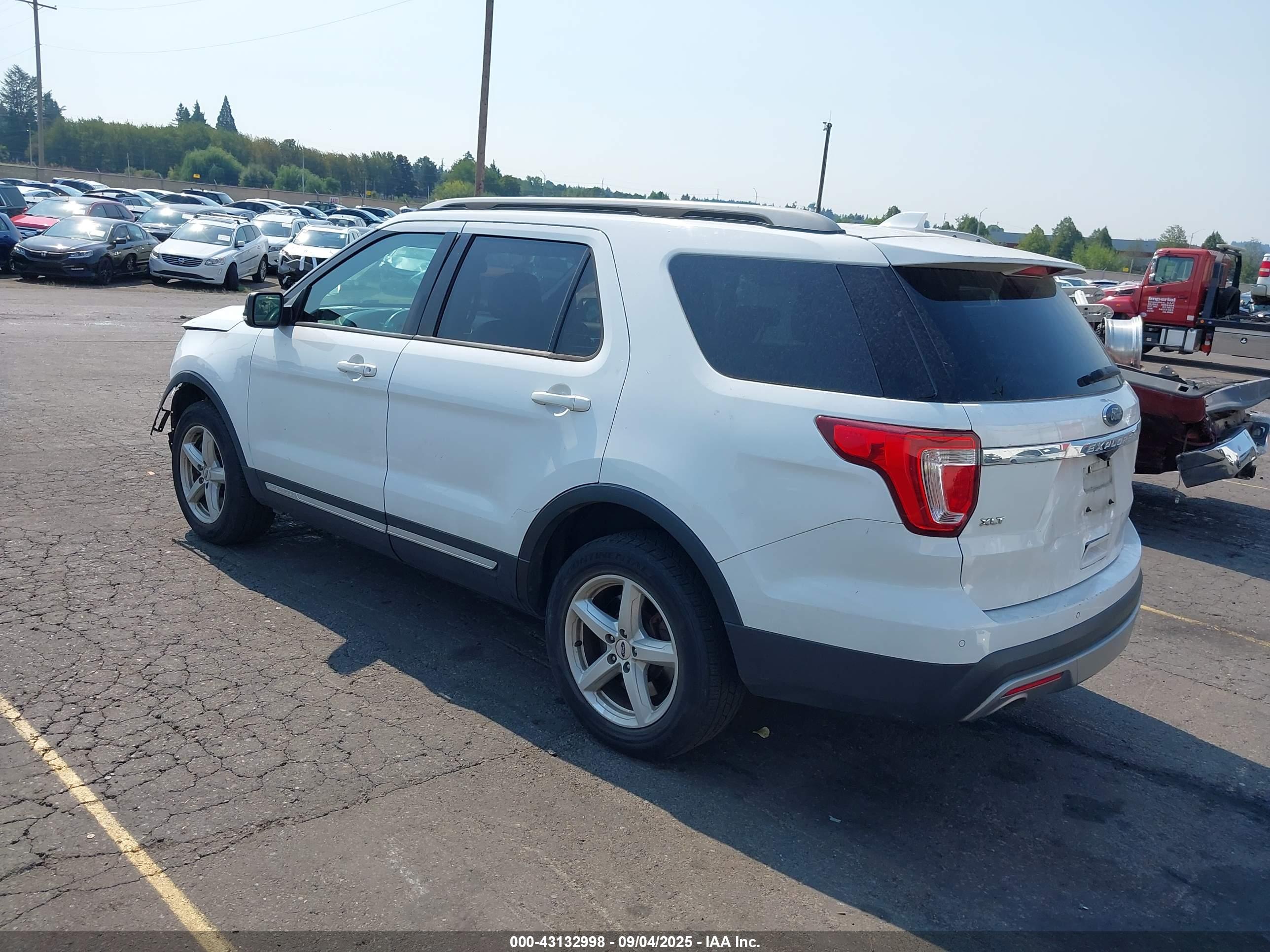 FORD EXPLORER image 3