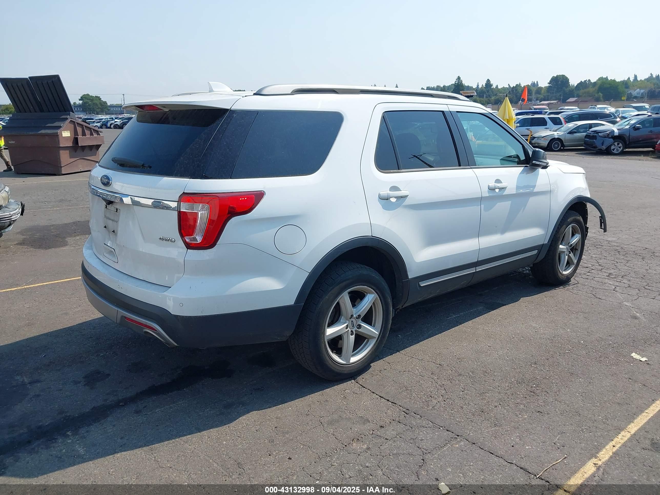 FORD EXPLORER image 4
