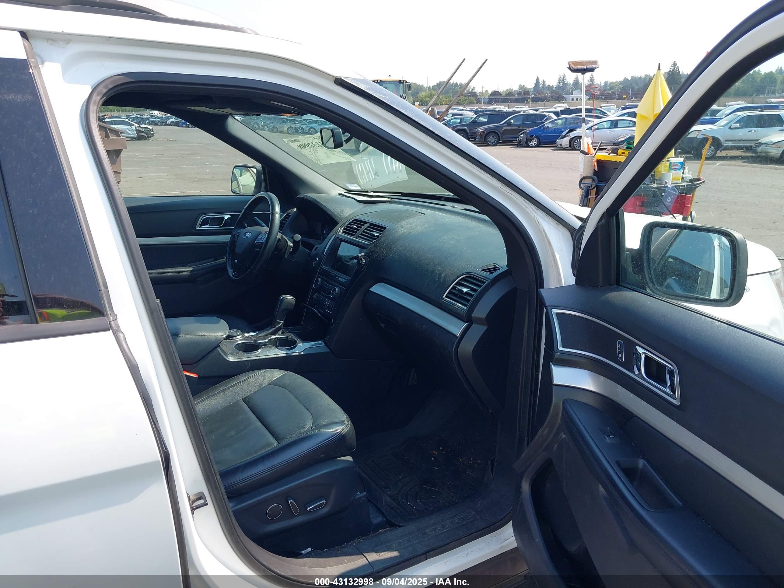 FORD EXPLORER image 5