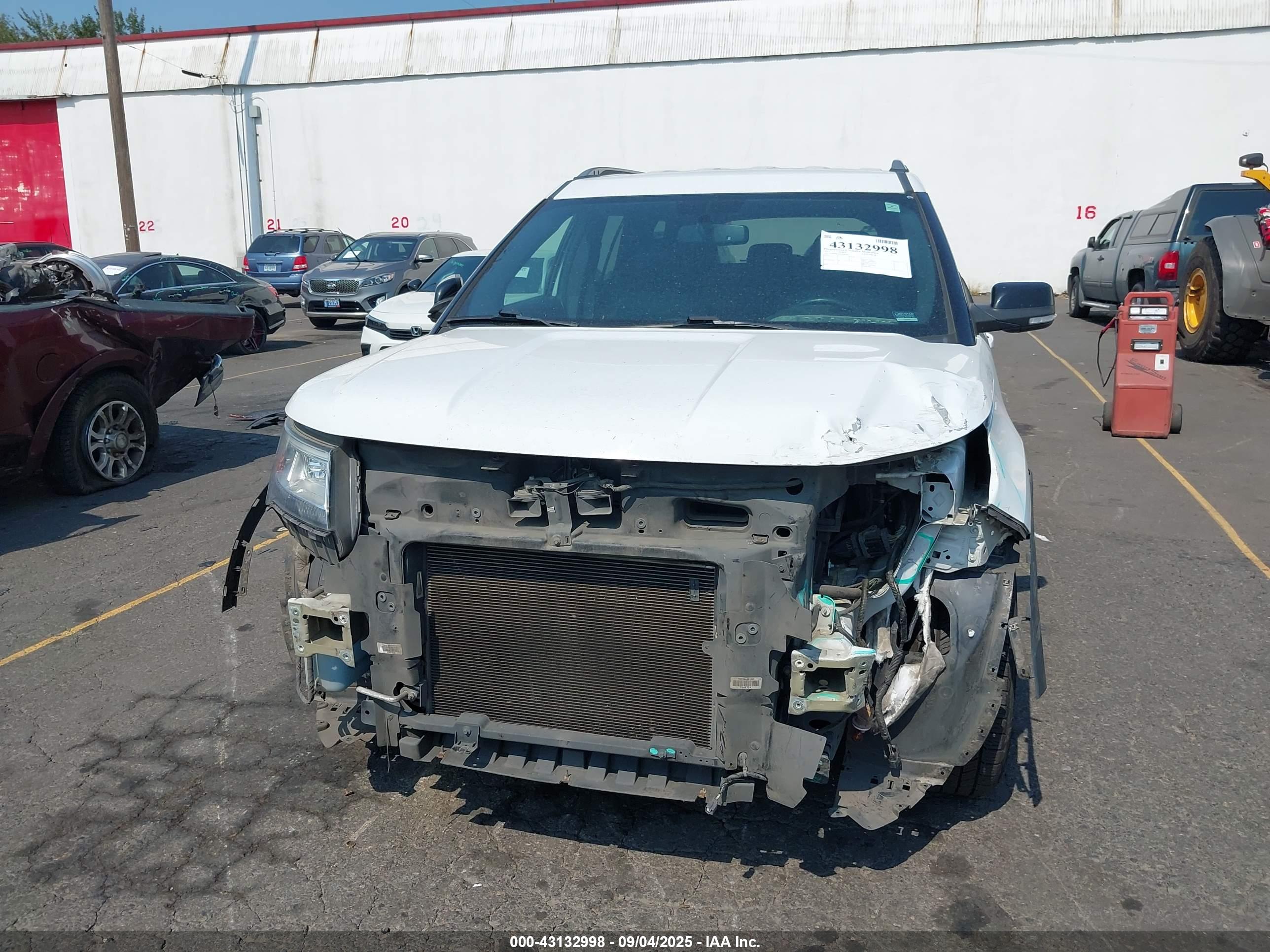 FORD EXPLORER image 6