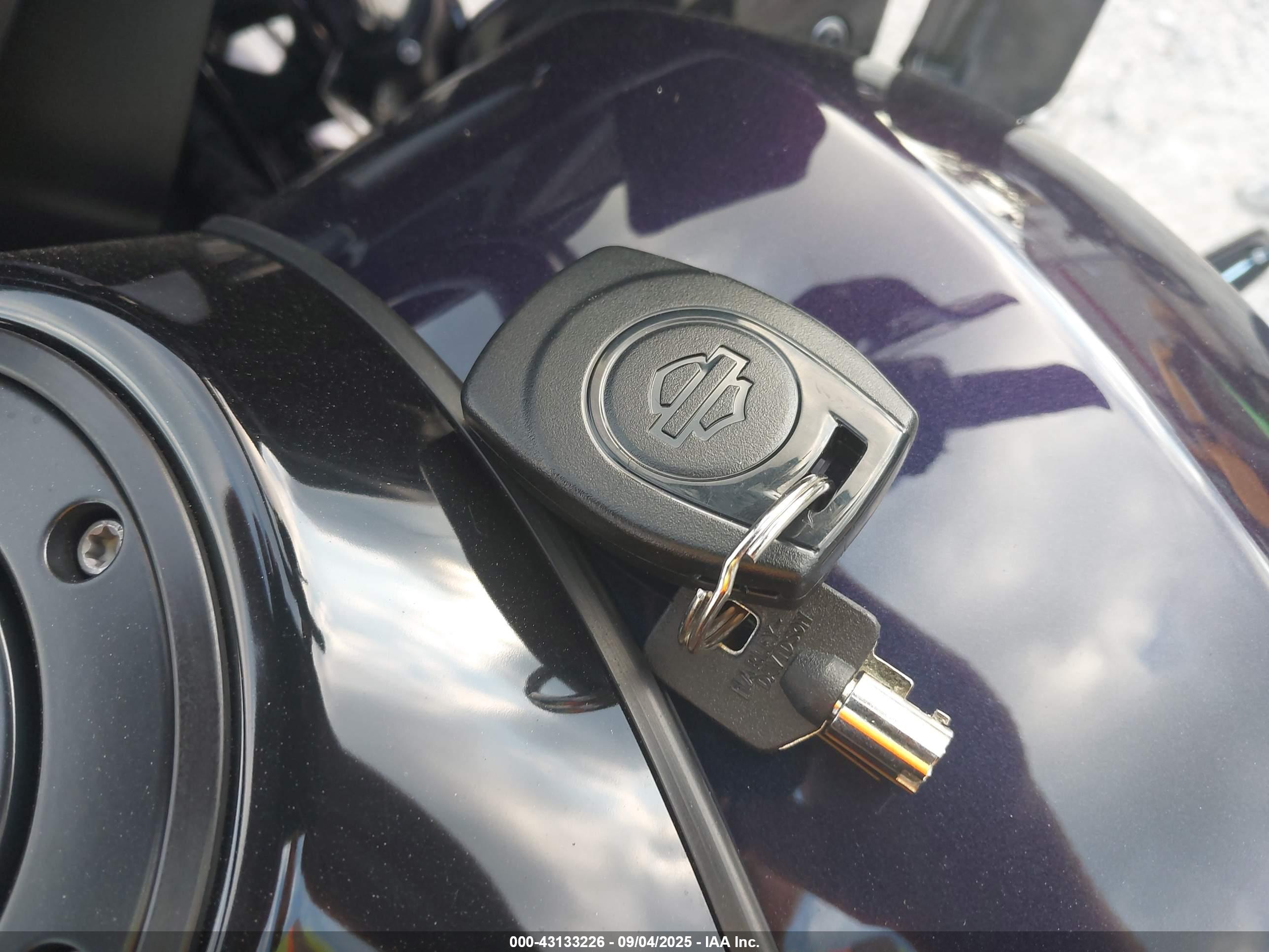 HARLEY-DAVIDSON FLTRX image 11