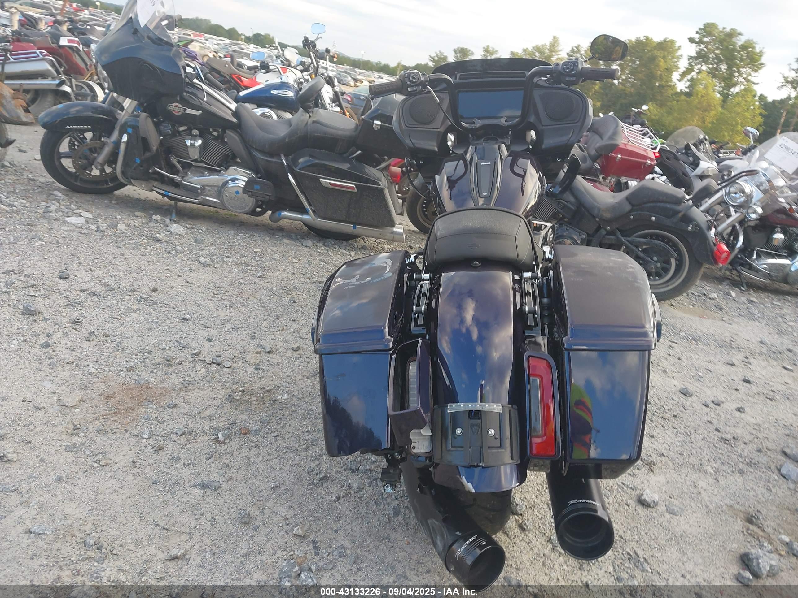 HARLEY-DAVIDSON FLTRX image 6