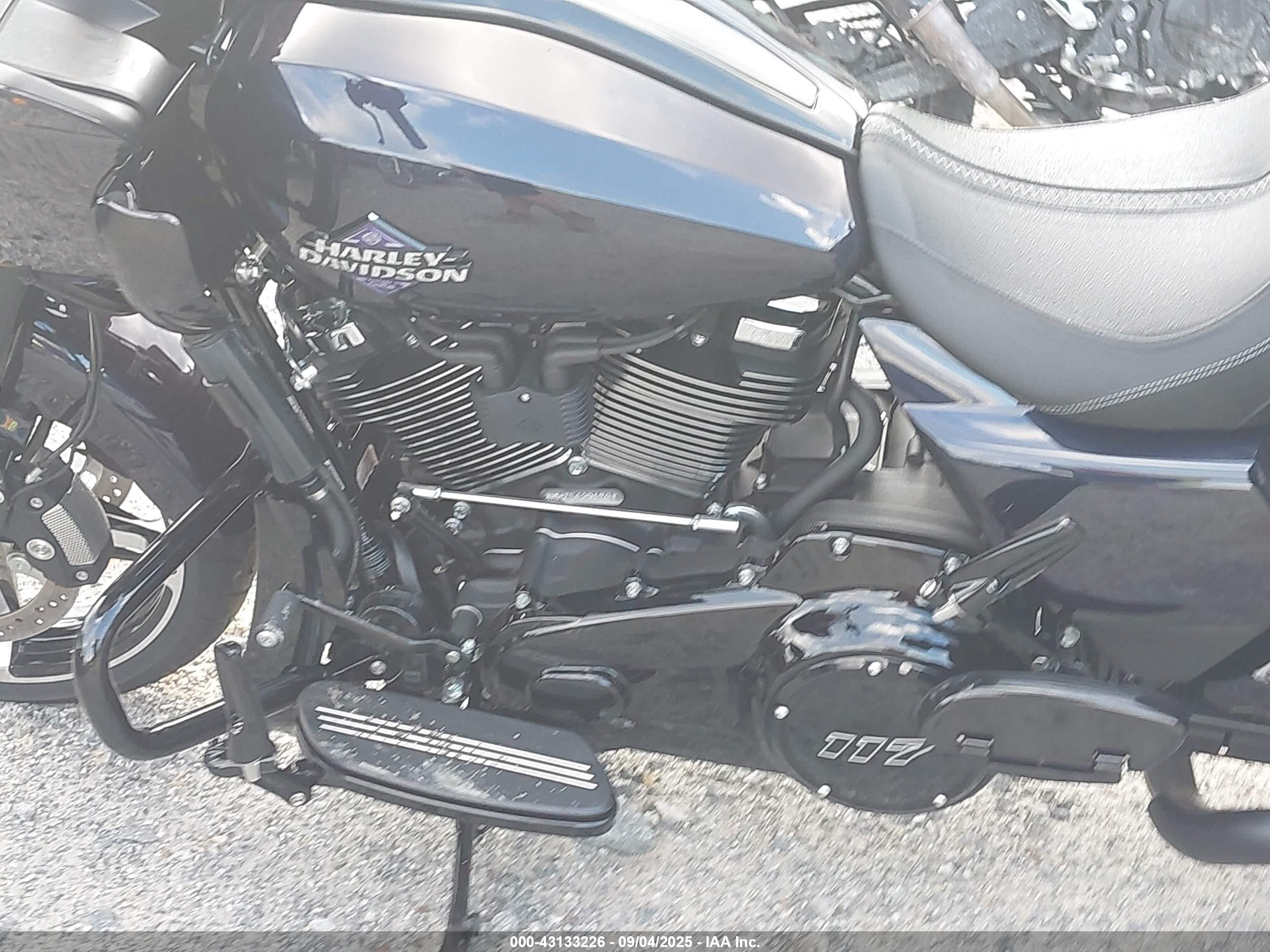 HARLEY-DAVIDSON FLTRX image 9