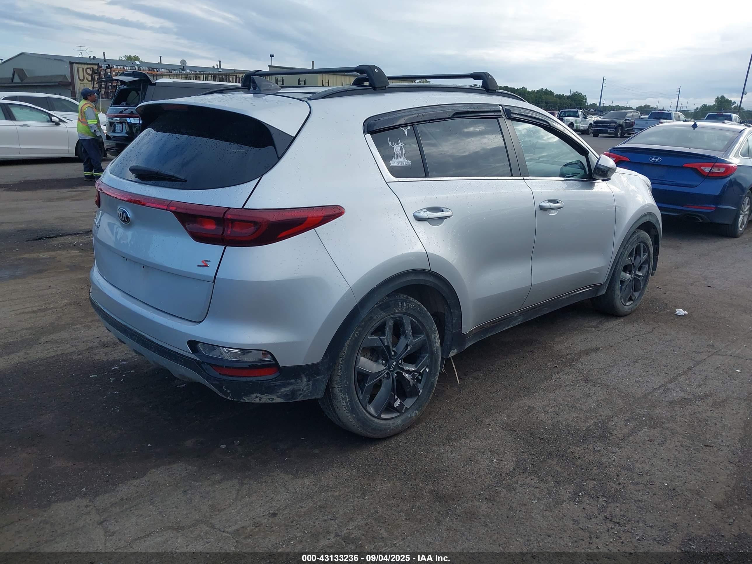KIA SPORTAGE image 4