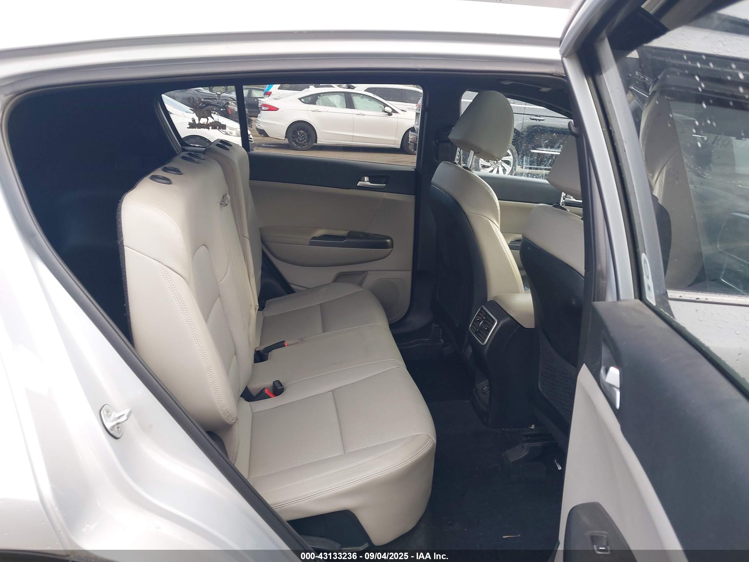 KIA SPORTAGE image 8