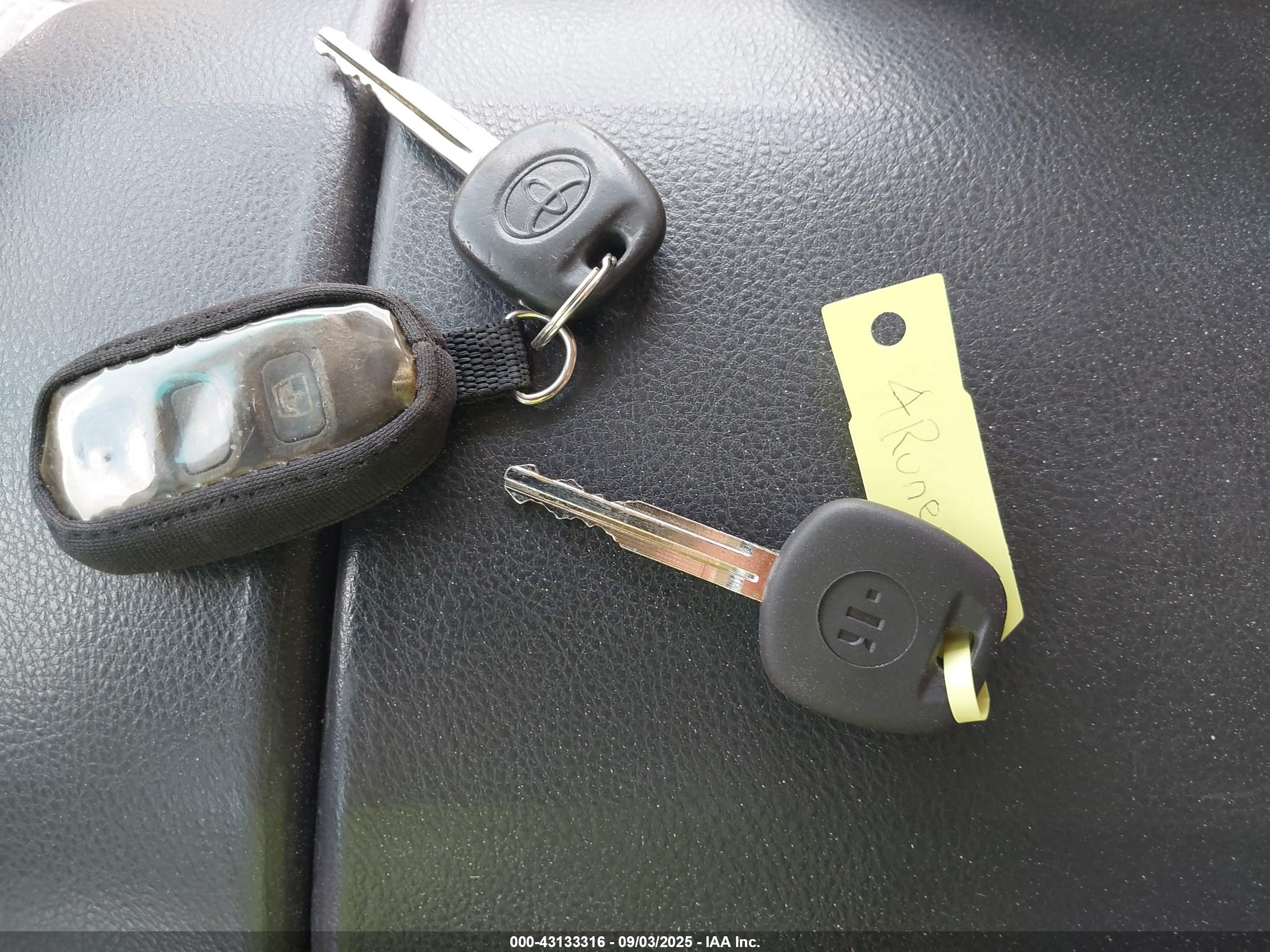 TOYOTA 4RUNNER image 11