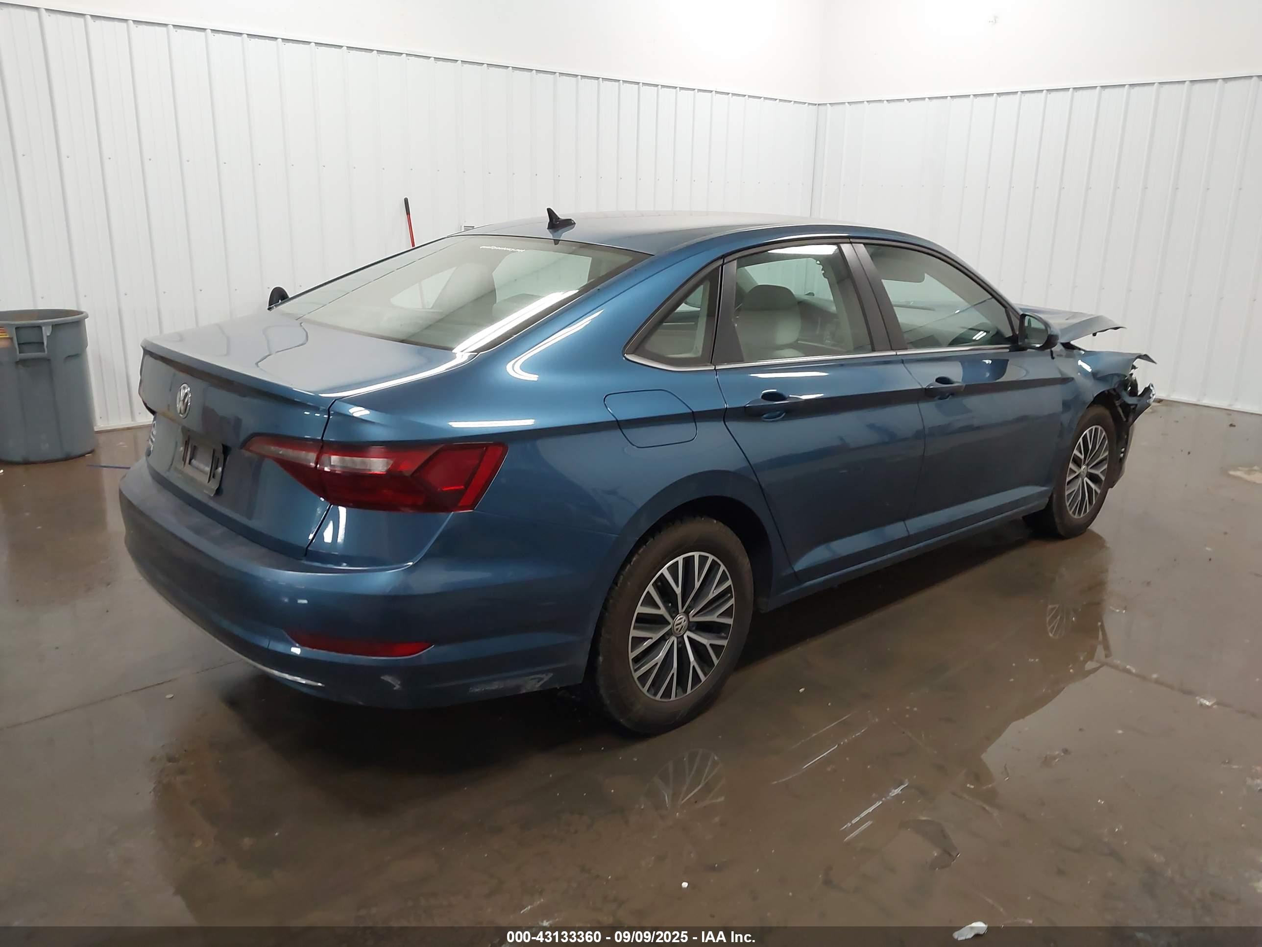 VOLKSWAGEN JETTA image 4