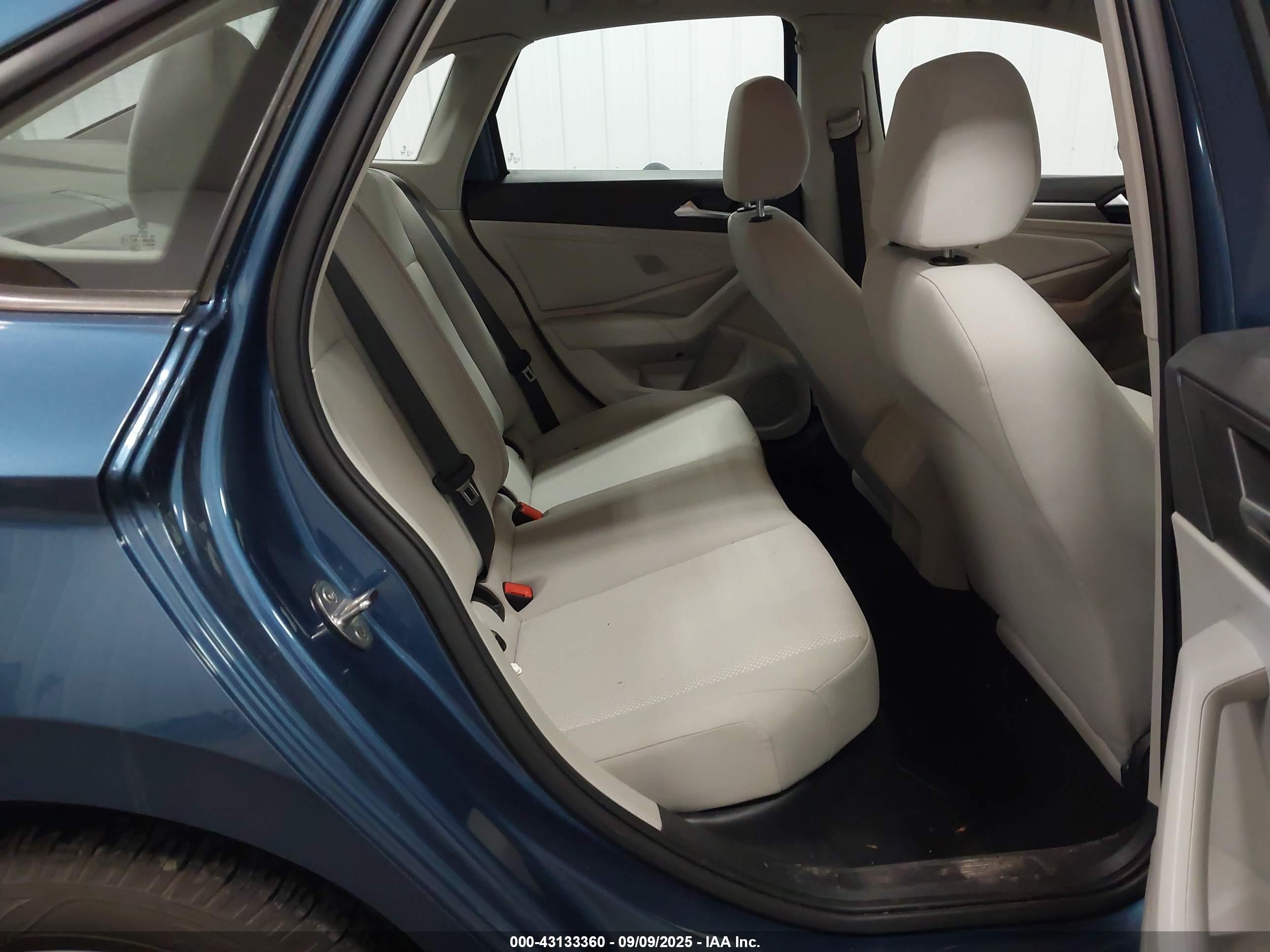 VOLKSWAGEN JETTA image 8