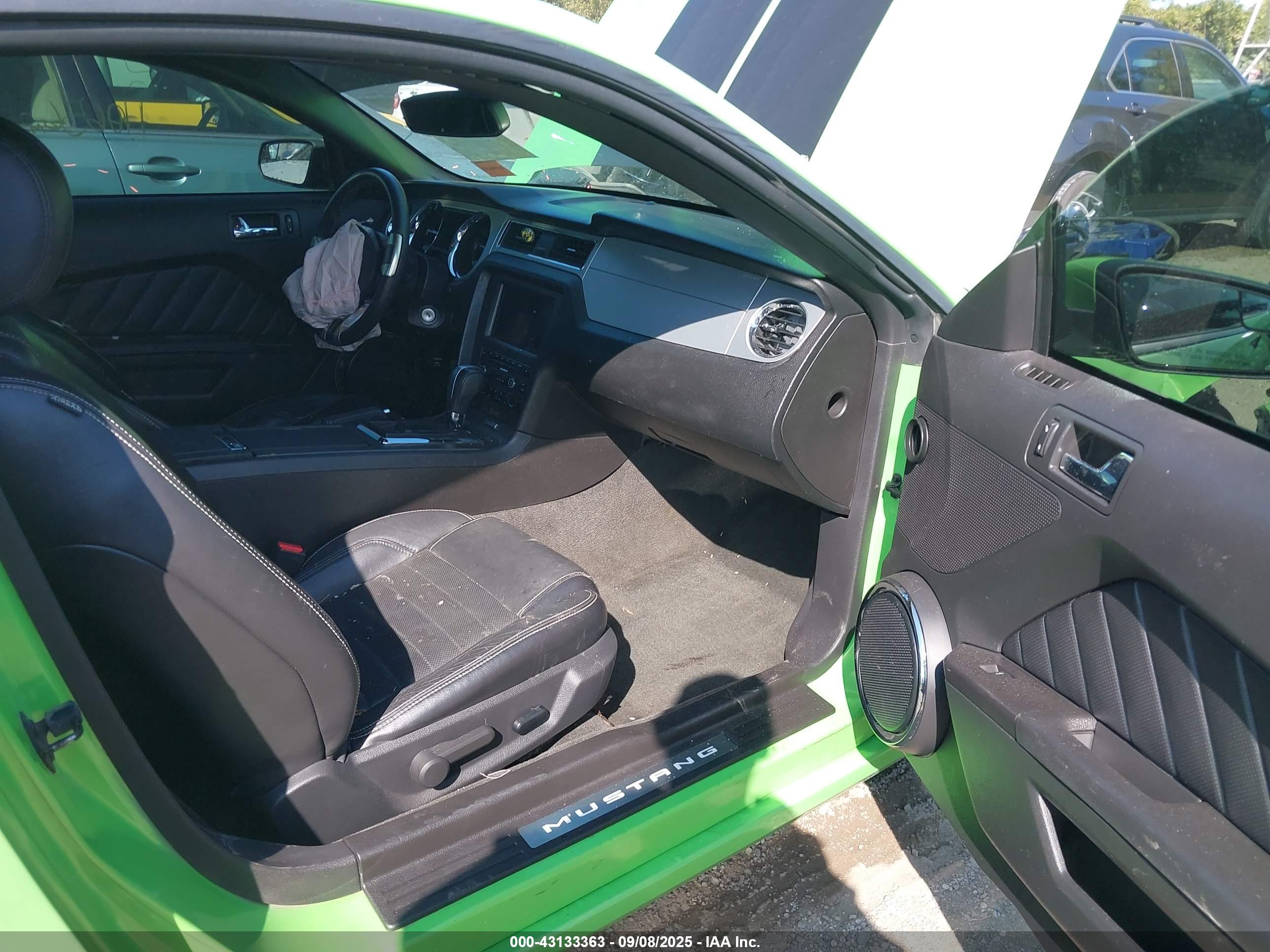 FORD MUSTANG image 5