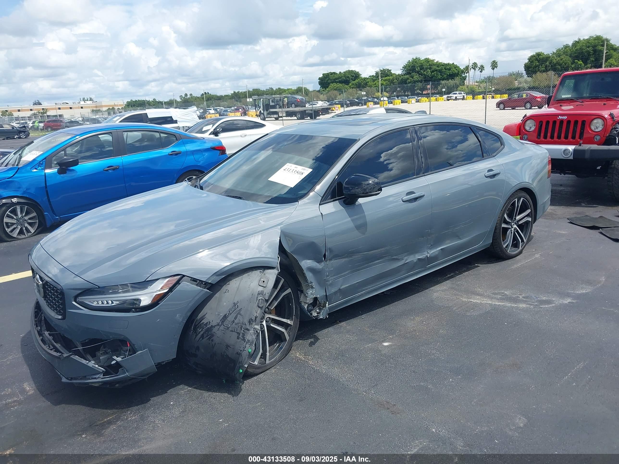 VOLVO S90 image 2