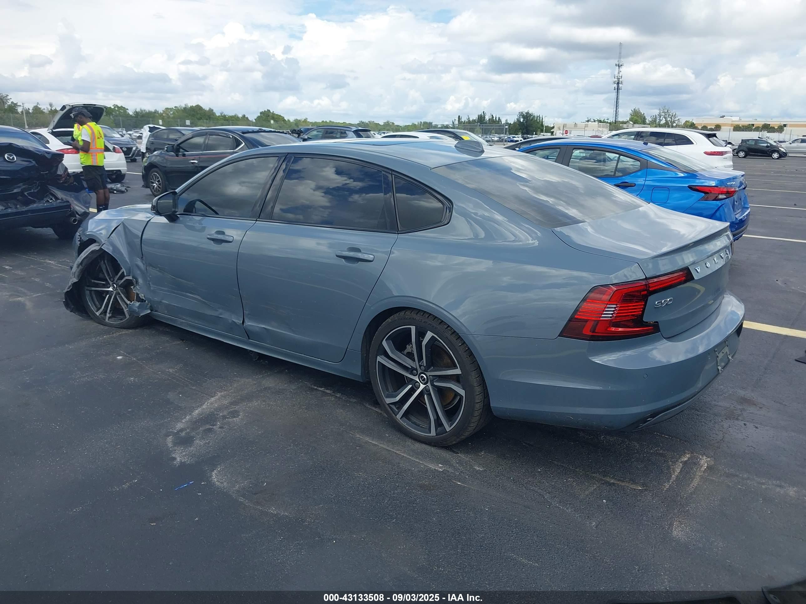 VOLVO S90 image 3
