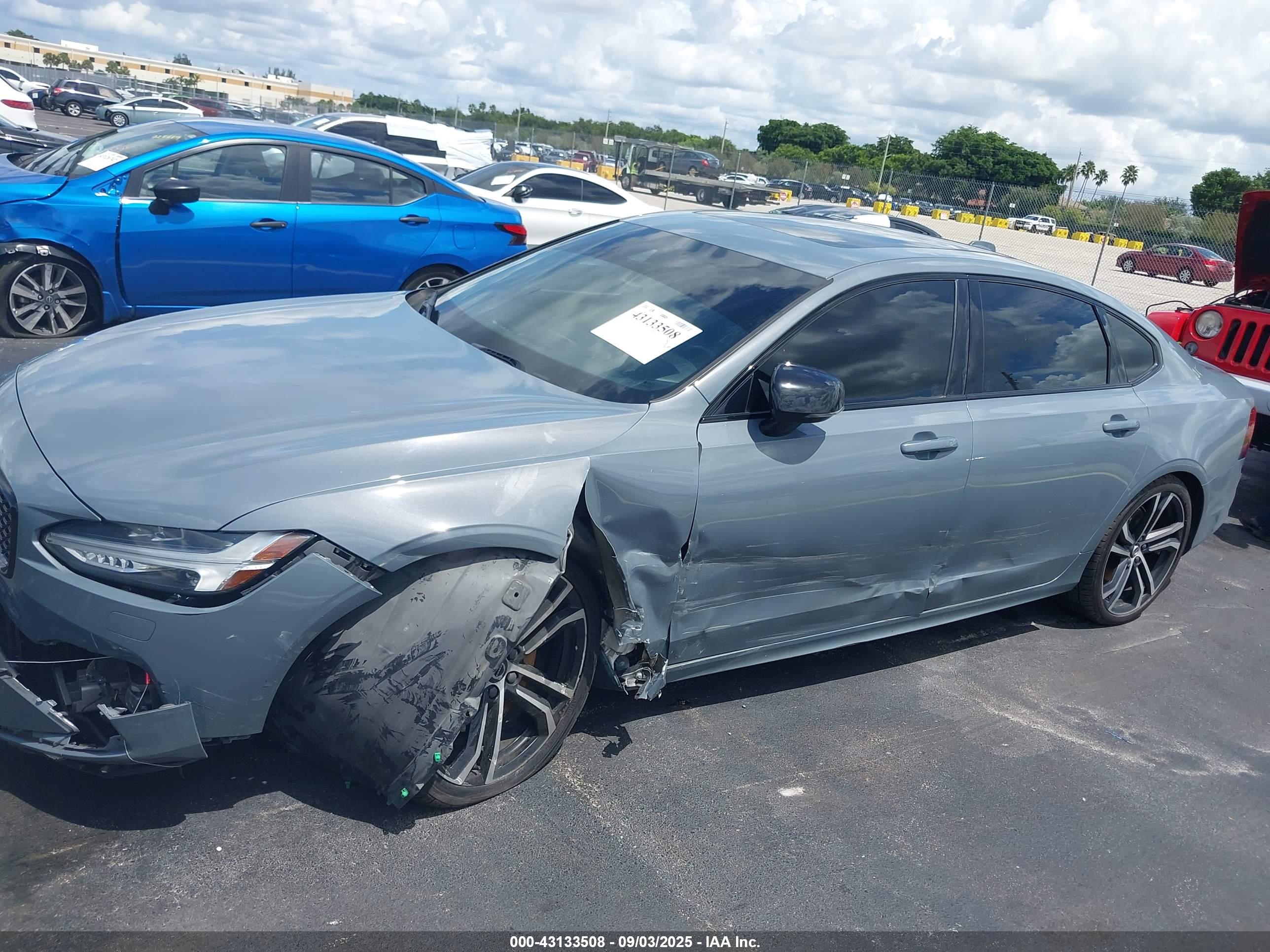 VOLVO S90 image 6