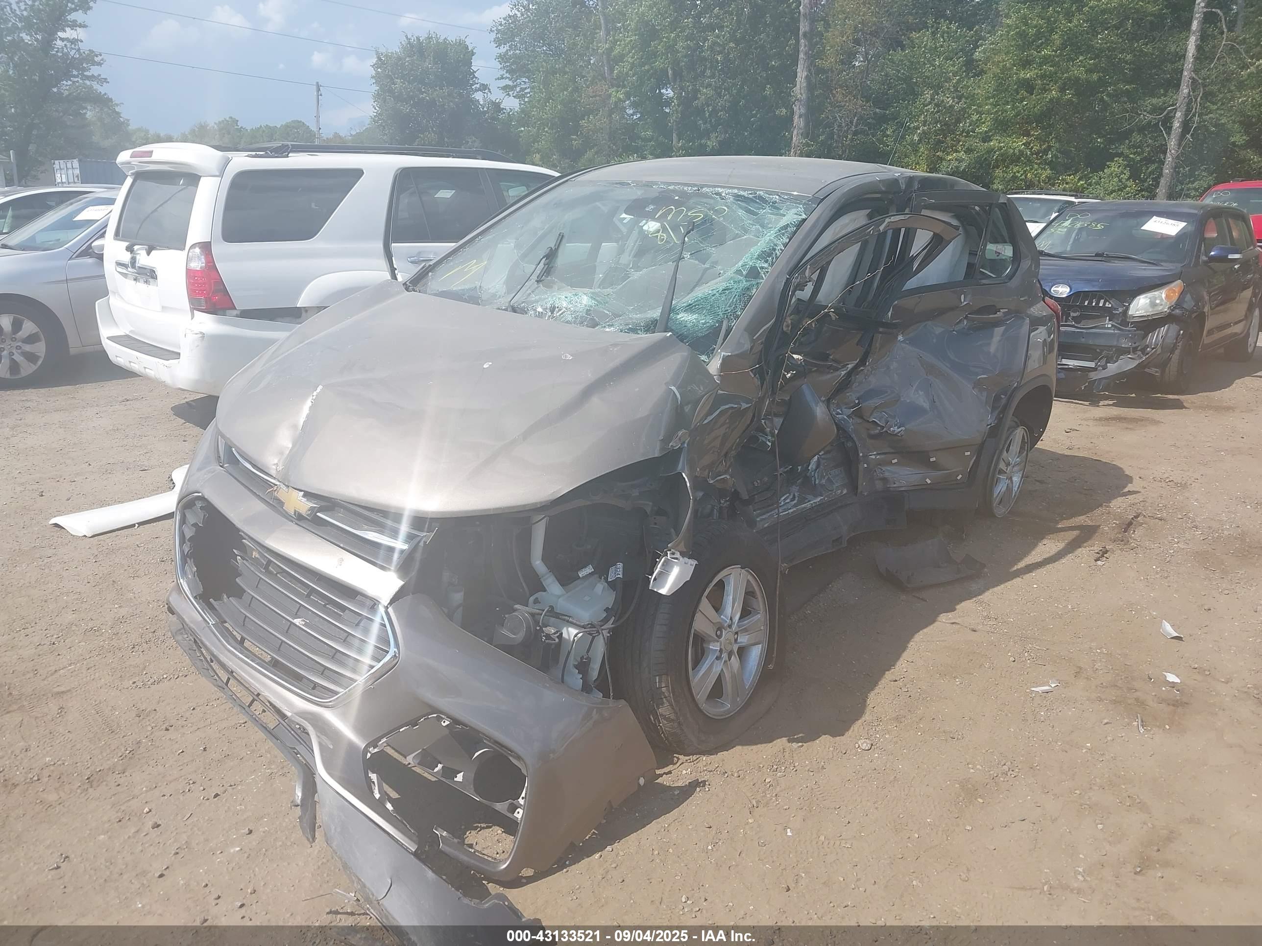 CHEVROLET TRAX image 2
