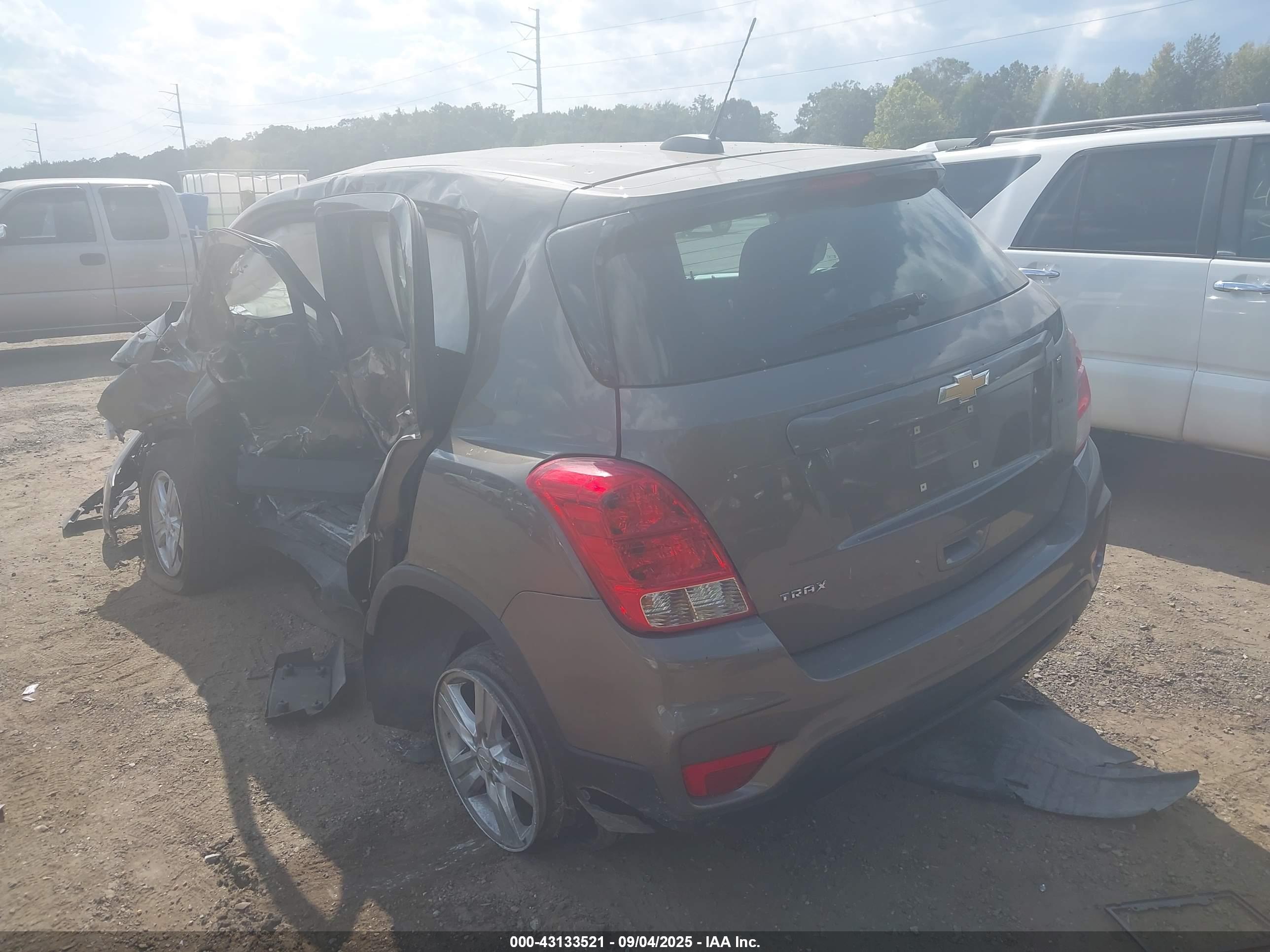 CHEVROLET TRAX image 3